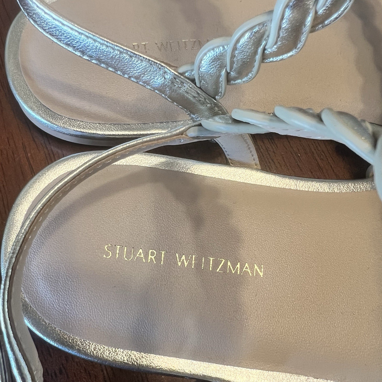 Stuart Weitzman Twistie Flat Sandals Platino Women’s 6.5B Strappy NEW