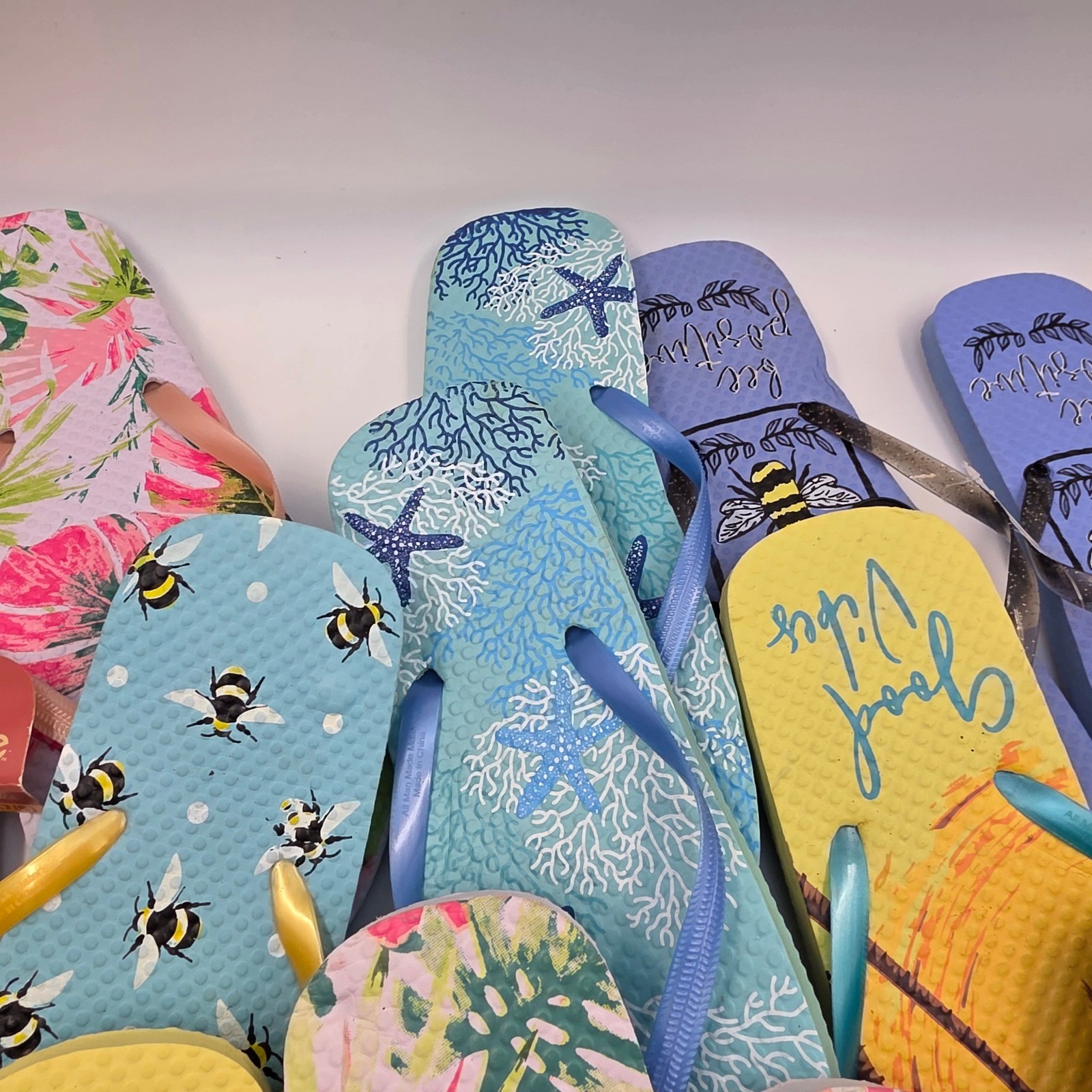 Lot of 10 Juncture Womens Flip Flops Sandals Summer Prints Bee Starfish NWT