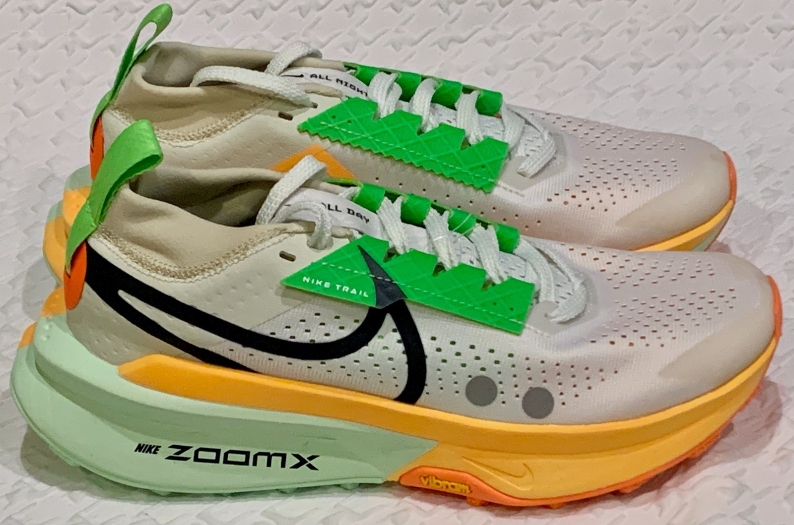 NIKE Zegama 2 Summit White Green Orange Black Trail Running Shoes Womens Sz 7.5