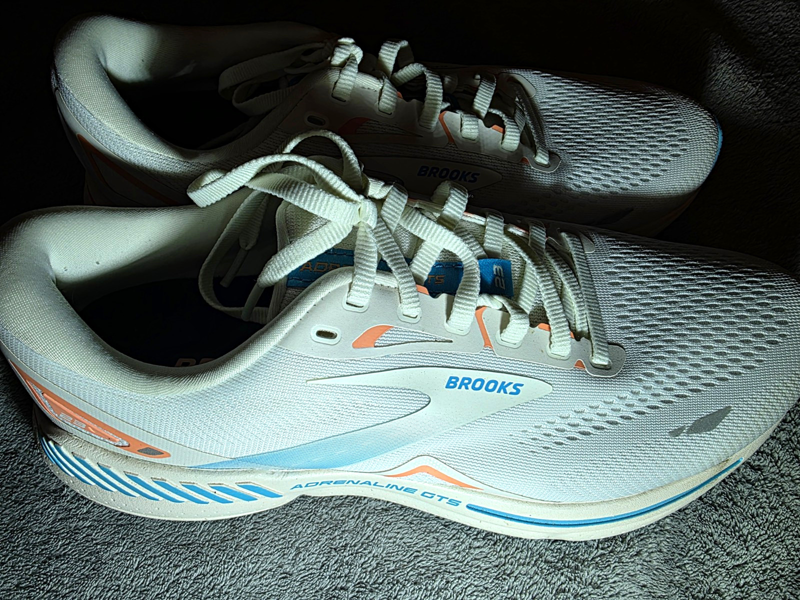 Brooks Adrenaline GTS Women’s Mesh Lace-Up Low Top Sneakers White/Blue/Orange