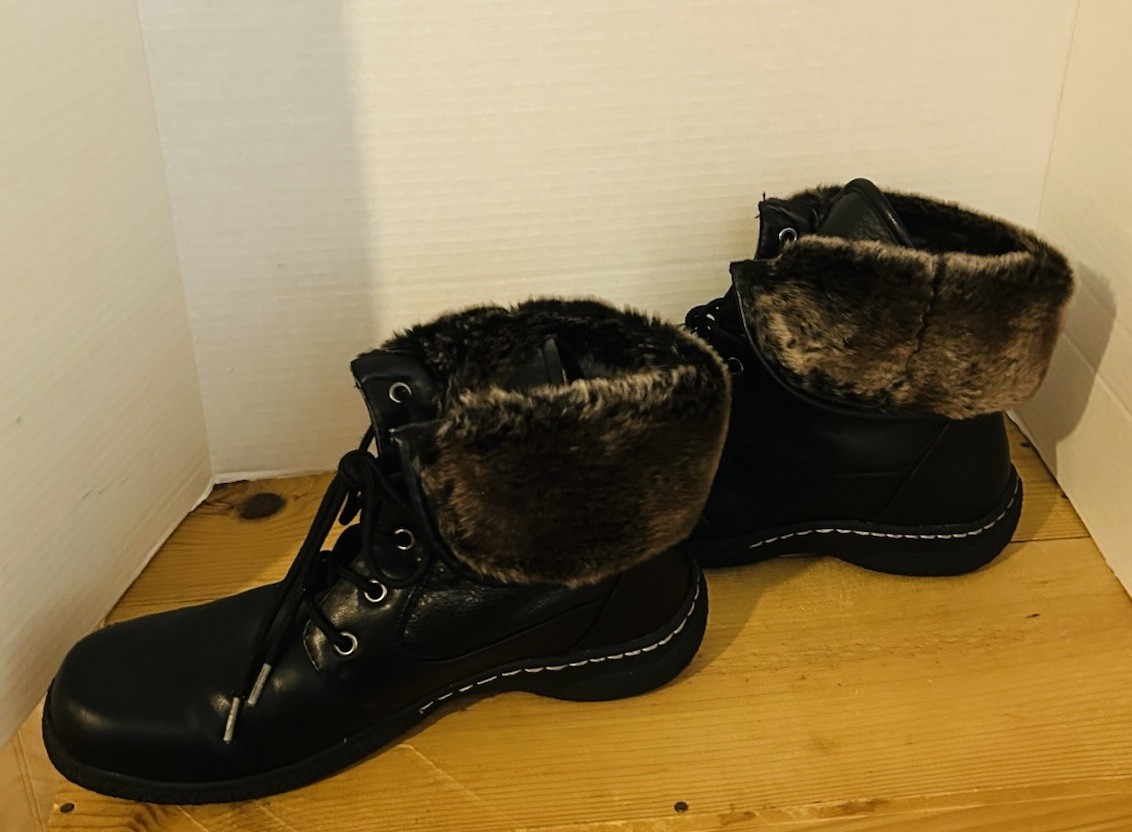 Wanderlust Fur Lined Boots Women’s Size 10 M Boot T15906 Brown 10W EUC