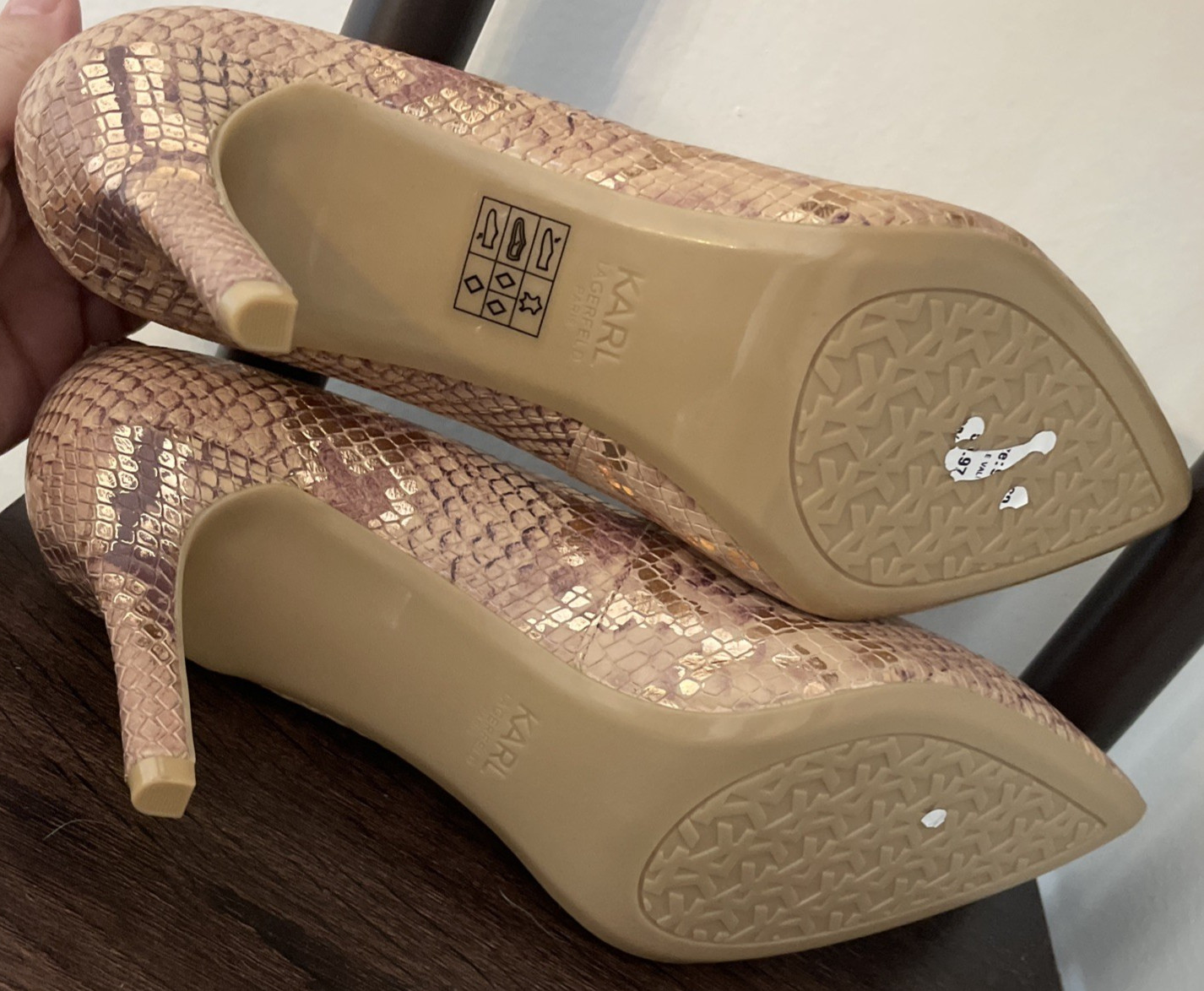 Karl Lagerfeld Paris Royale Snakeskin Pumps Metallic Nude Gold Women’s Size 9 B4