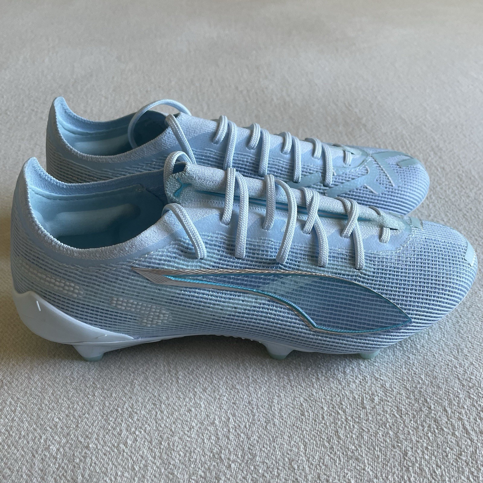 Puma Ultra 5 Ultimate Light Up FG Women Size 8 Soccer Cleat Icy Blue