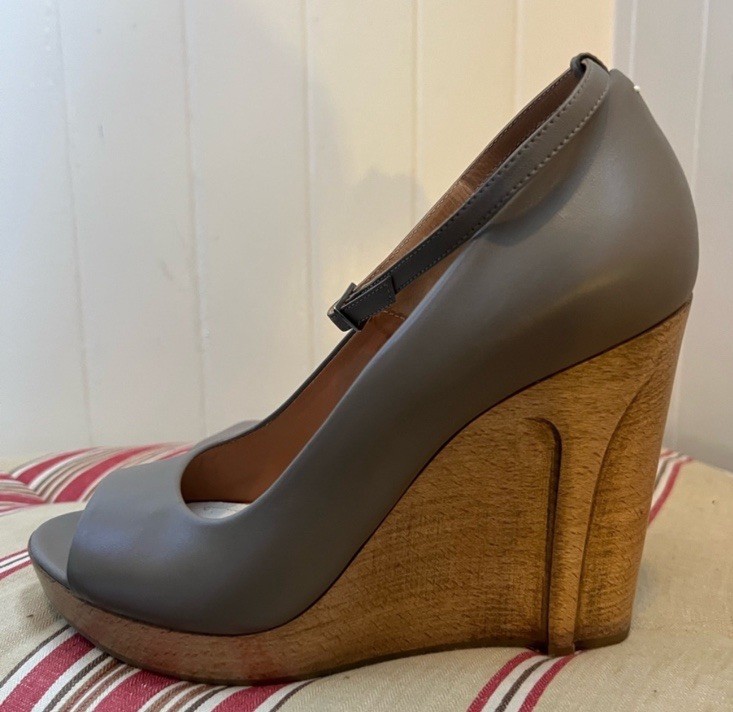 Maison Martin Margiela Taupe Peep-Toe Wood Wedge Heels Size 38 US 8