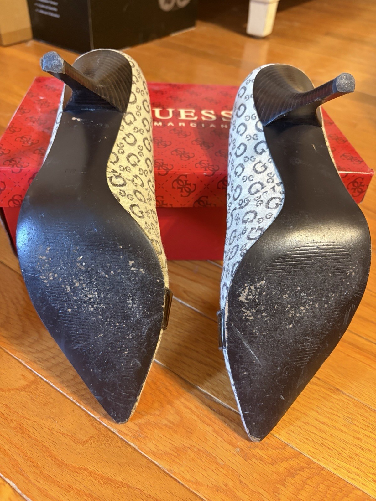 GUESS Logo Print Pointed Toe Pump Heels Slip On Buckle Accent Beige 8.5 M
