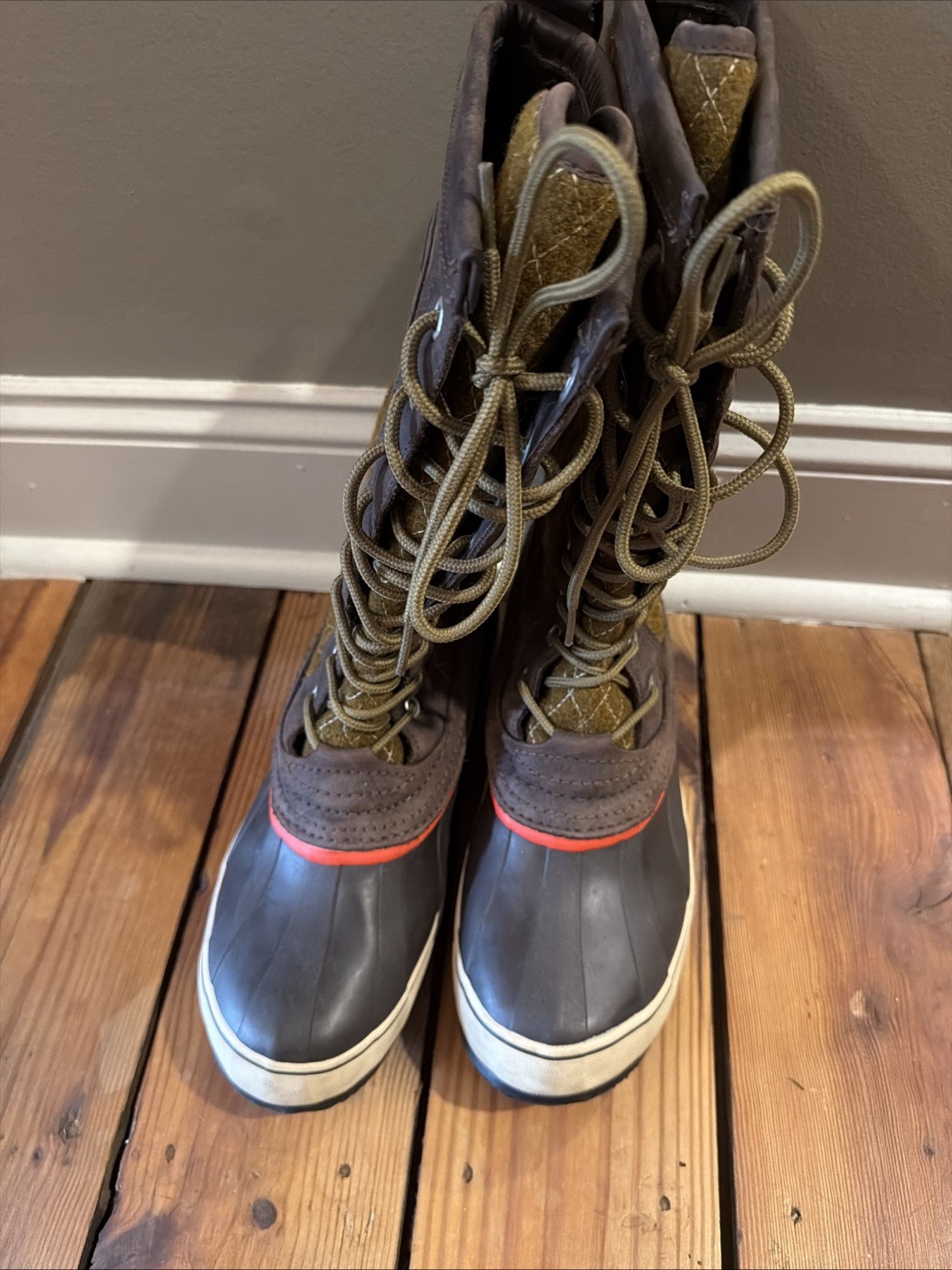 Sorrel Women’s Quilted Waterproof Boots Size 10