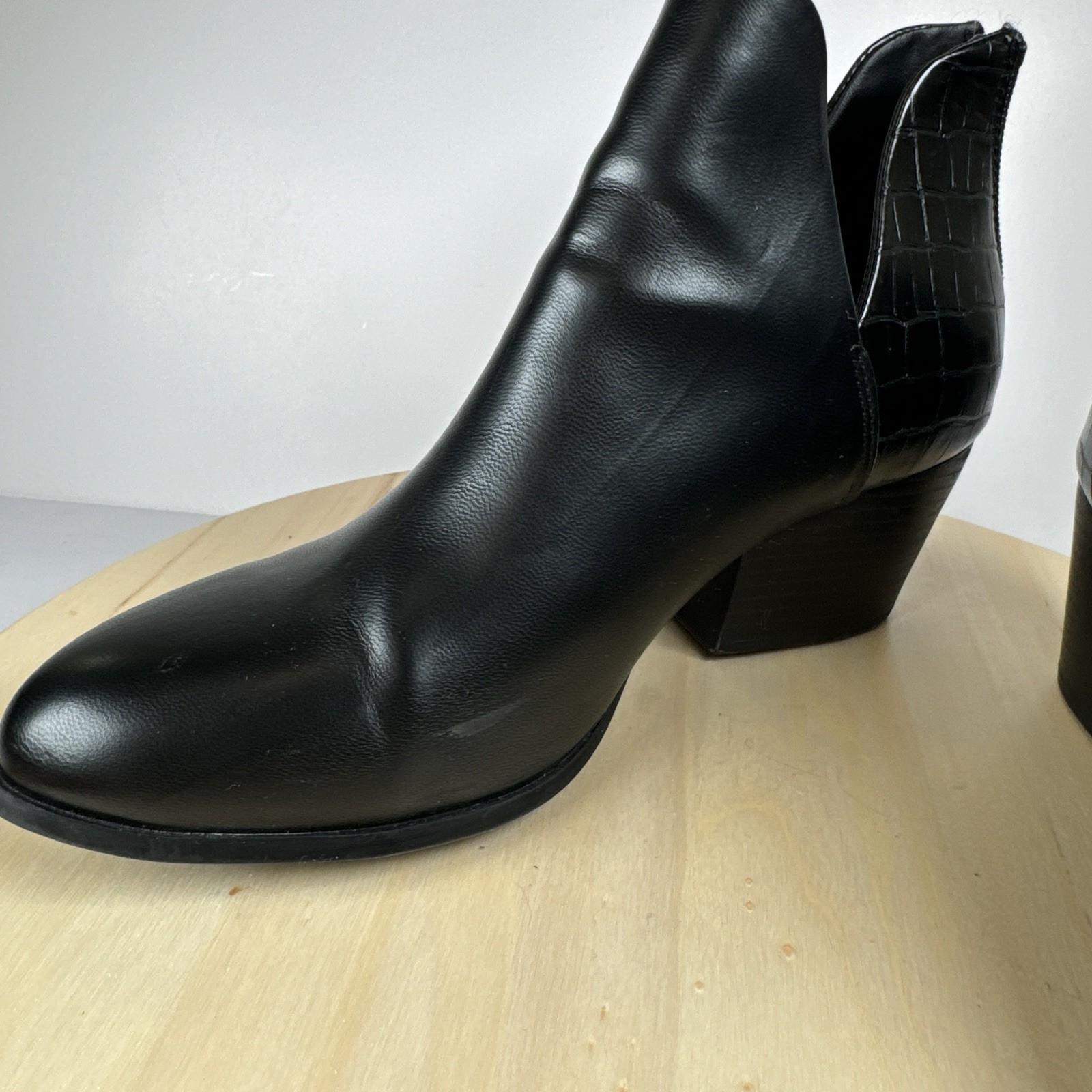 SO Black Faux Leather Croc Back Ankle Barb Boots Size 9 Block Heel Booties 2.5in