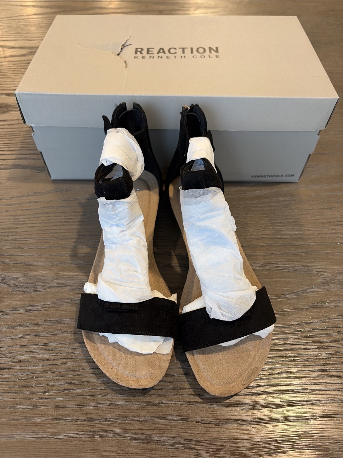 NEW IN BOX KENNETH COLE REACTION GLYTONI BLACK SANDALS – SIZE 5 – SEE PHOTOS