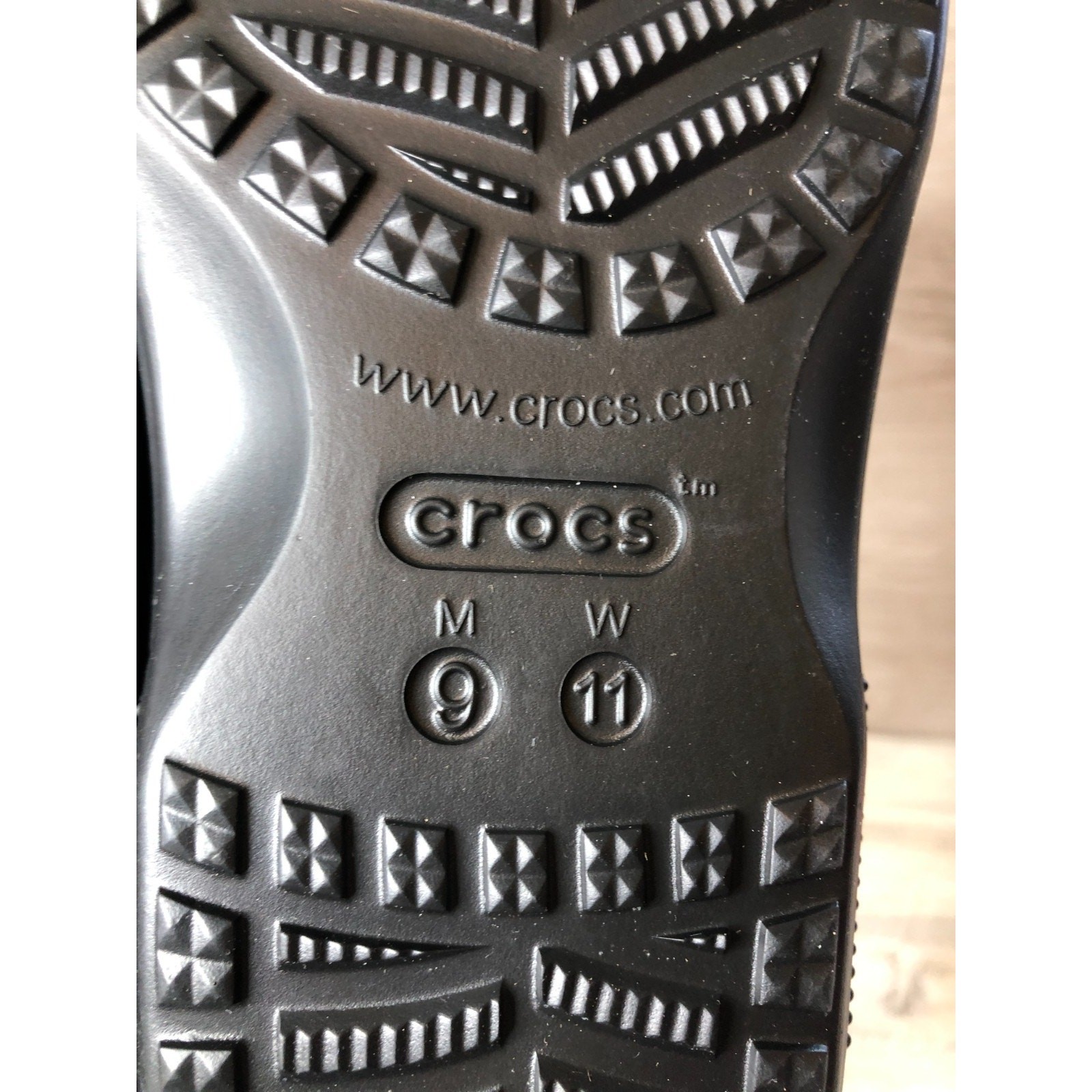 Crocs Women’s Baya Black Flip Flop w 11 m 9 Sandals