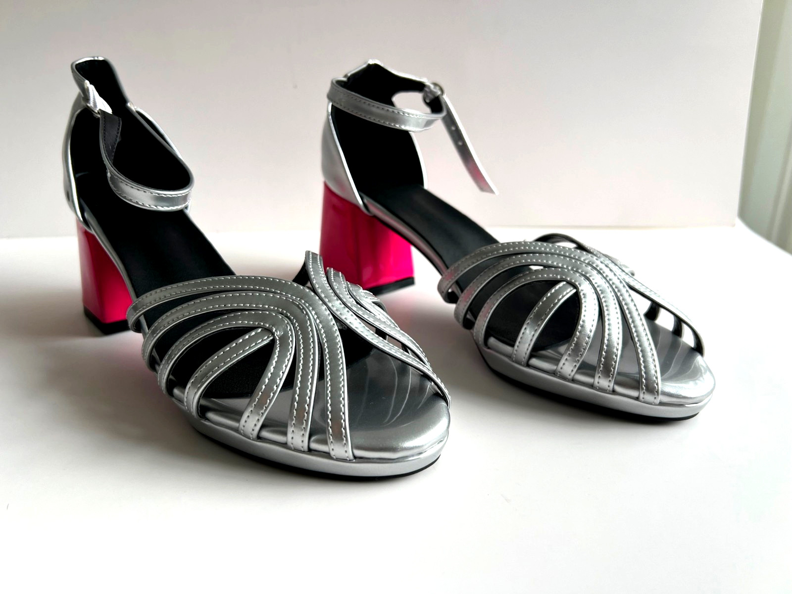 Naelle™ | Silver Shiny sandals with a chunky Pink heel and elegant buckle