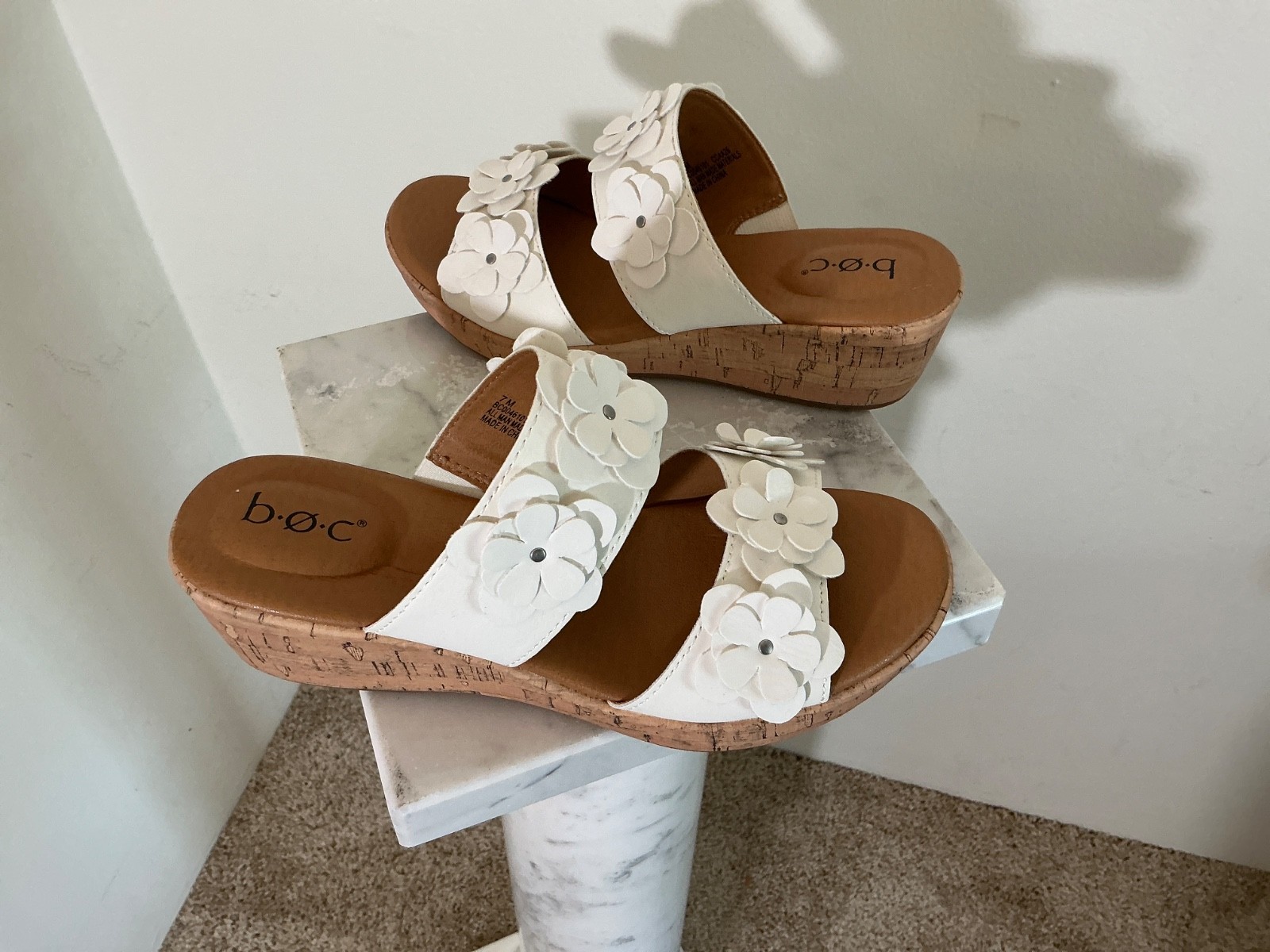Boc Size 7 White with floral on the Bands of the Sandals Excellent condition