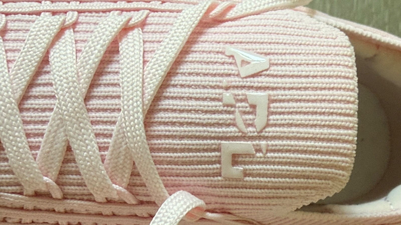 Women’s APL sneaker 7.5