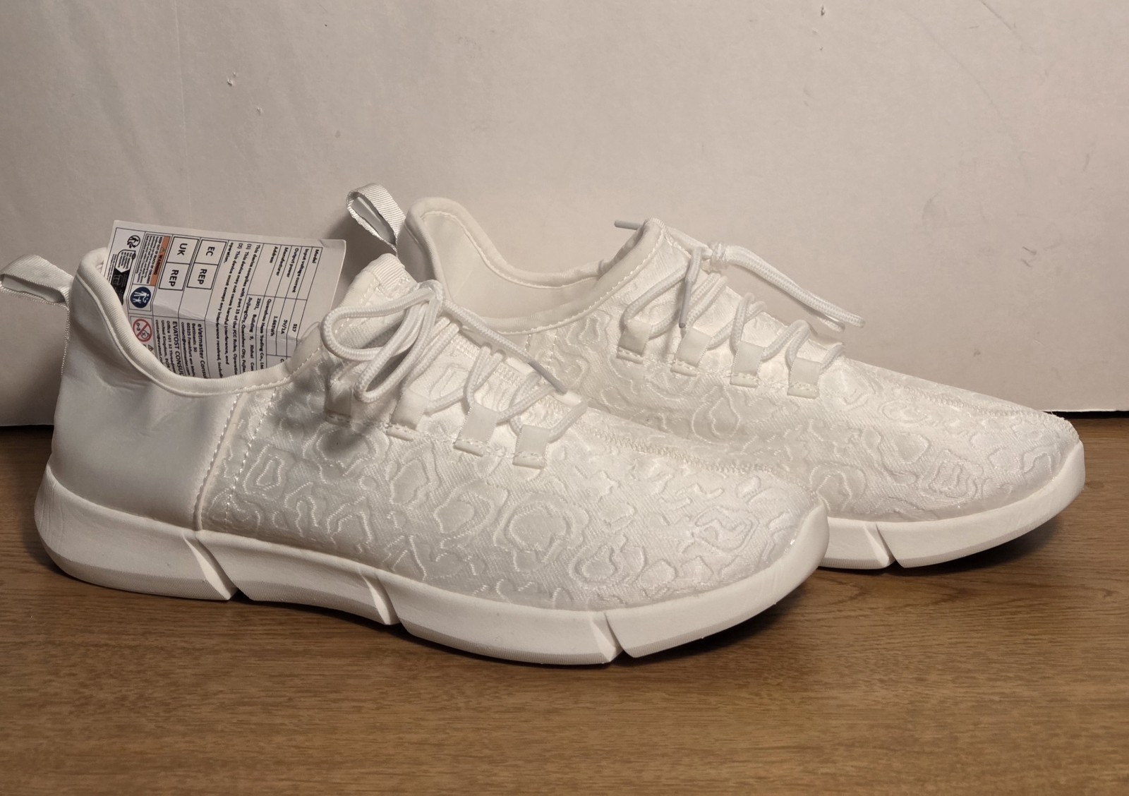 Fiber Optic LED 11 DIFFERENT COLORS & MODES White Mesh Shoes Women’s Sz 11 NIB
