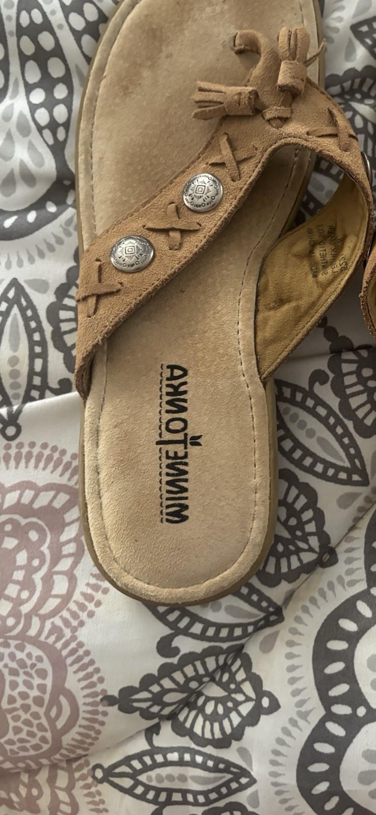 Minnetonka Women’s Leather Flip Flop Thong Sandals, Sunny Brown, Size 8