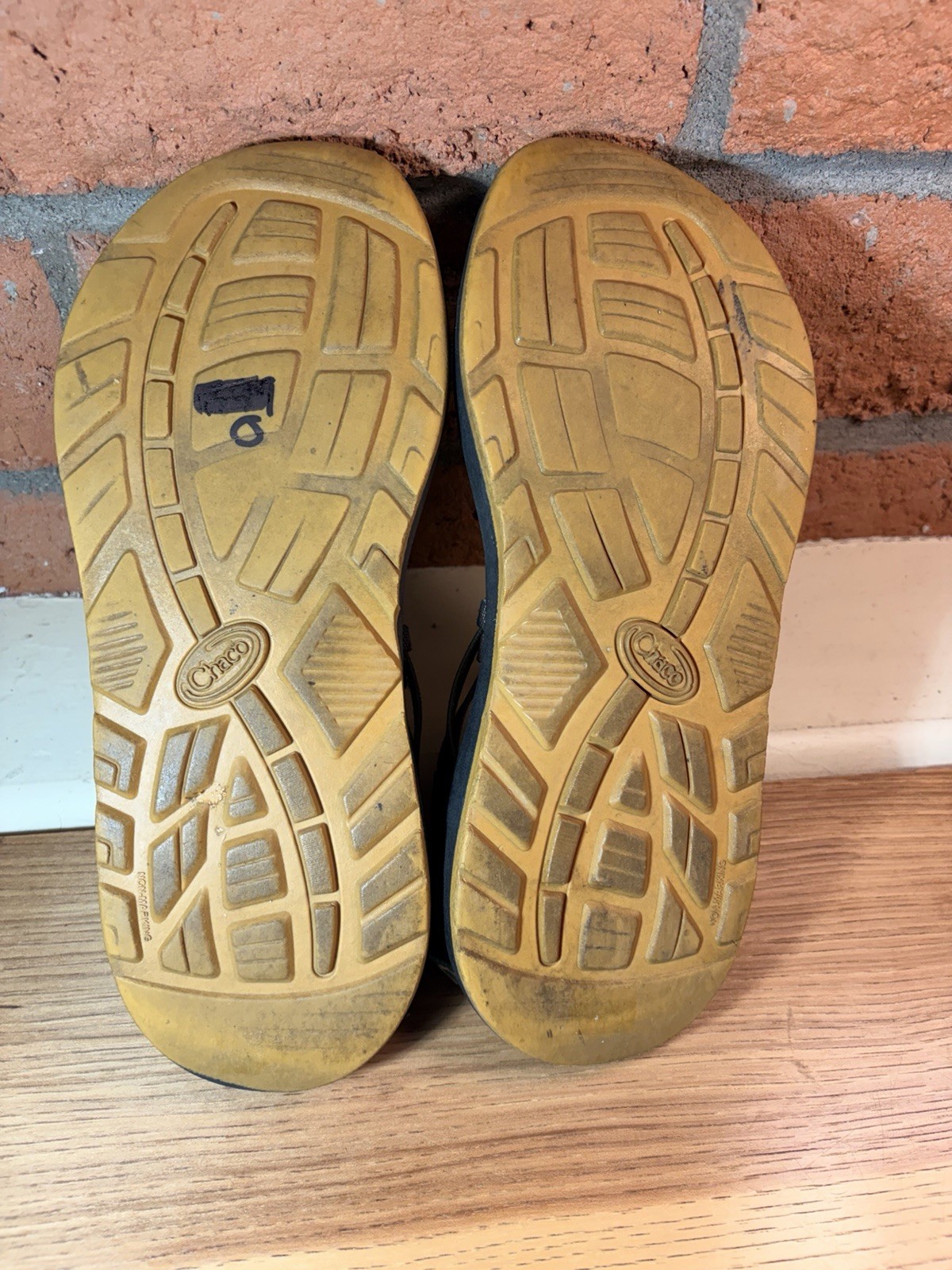 Chaco «Jesus Freak» Z/X2 Classic Sandals Multicolor Women Sz 9 Assembled In USA