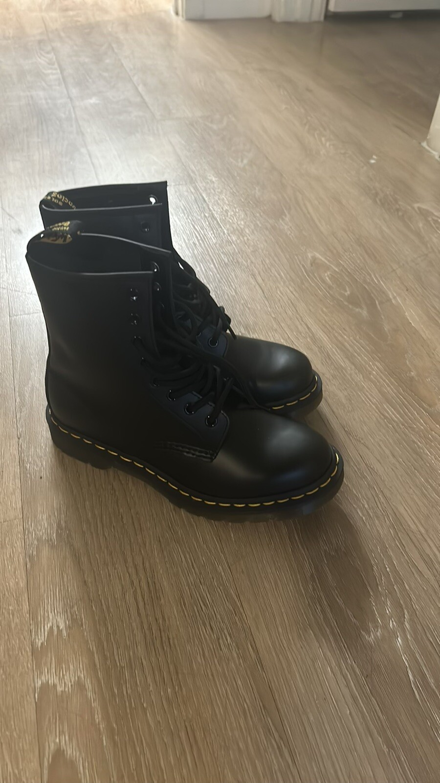 Dr. Martens Pascal 1460 Virginia Leather Boots for Women, Size US 7 – Black -…