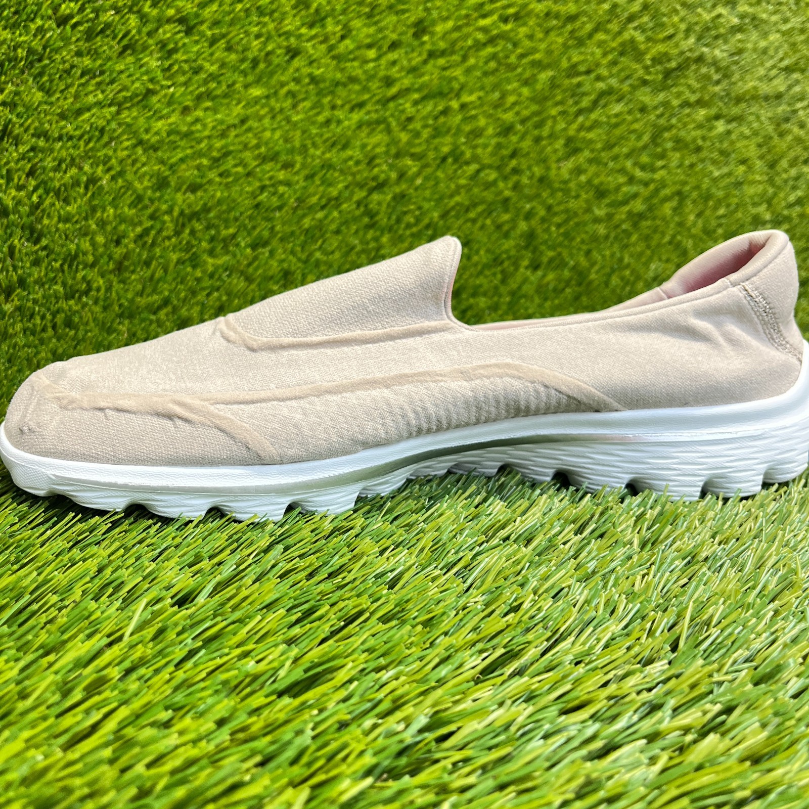 Skechers Go Walk 2 Super Sock Womens Size 11 Taupe White Athletic Shoes Sneakers