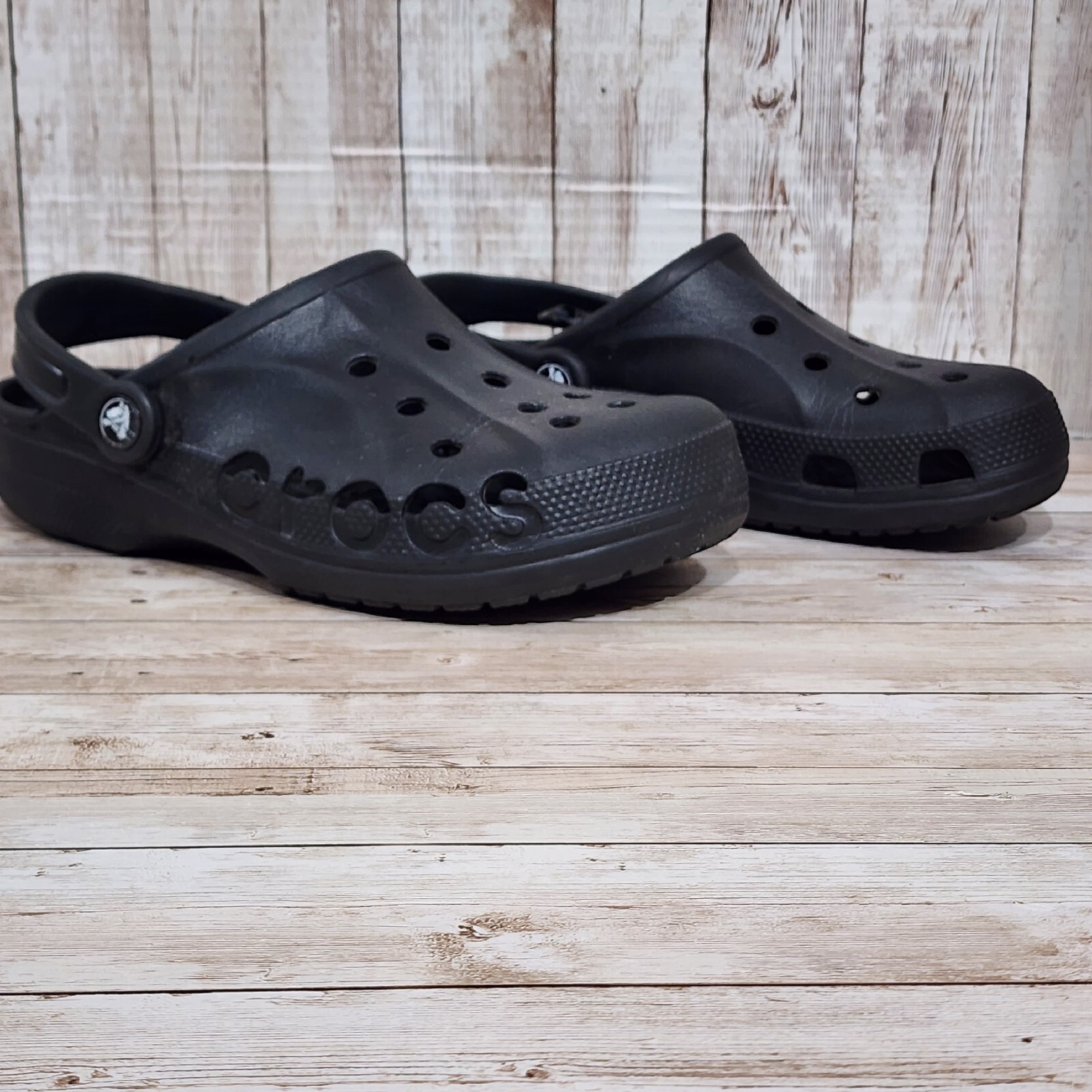 Crocs Unisex – Adult Baya Clog – Black – Size Women’s 7 – Men’s 5