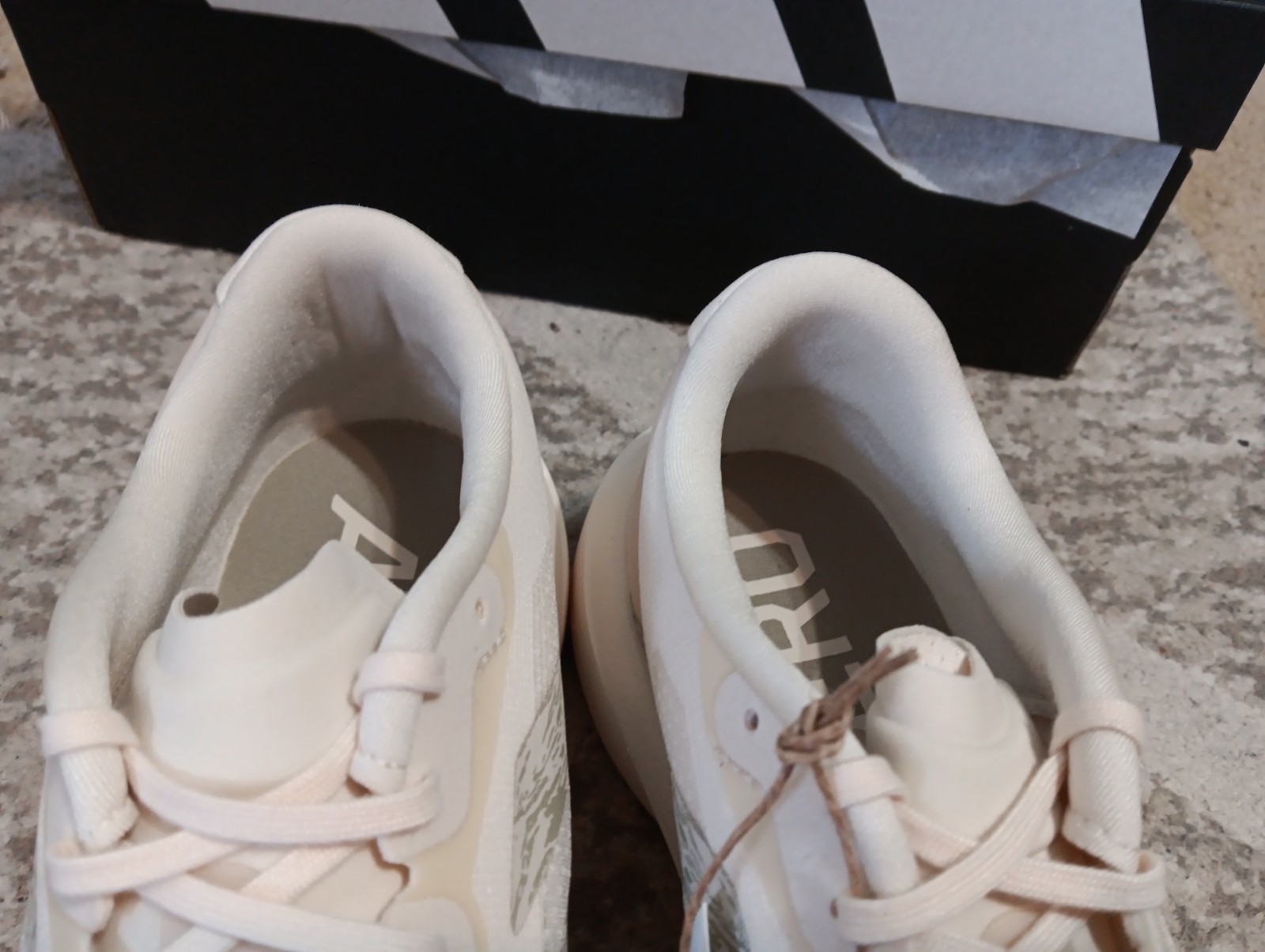 WOMEN’S ADIDAS ADIZERO EVO SL W RUNNING SHOES SIZE 9 NIB WONDER WHITE KI6951