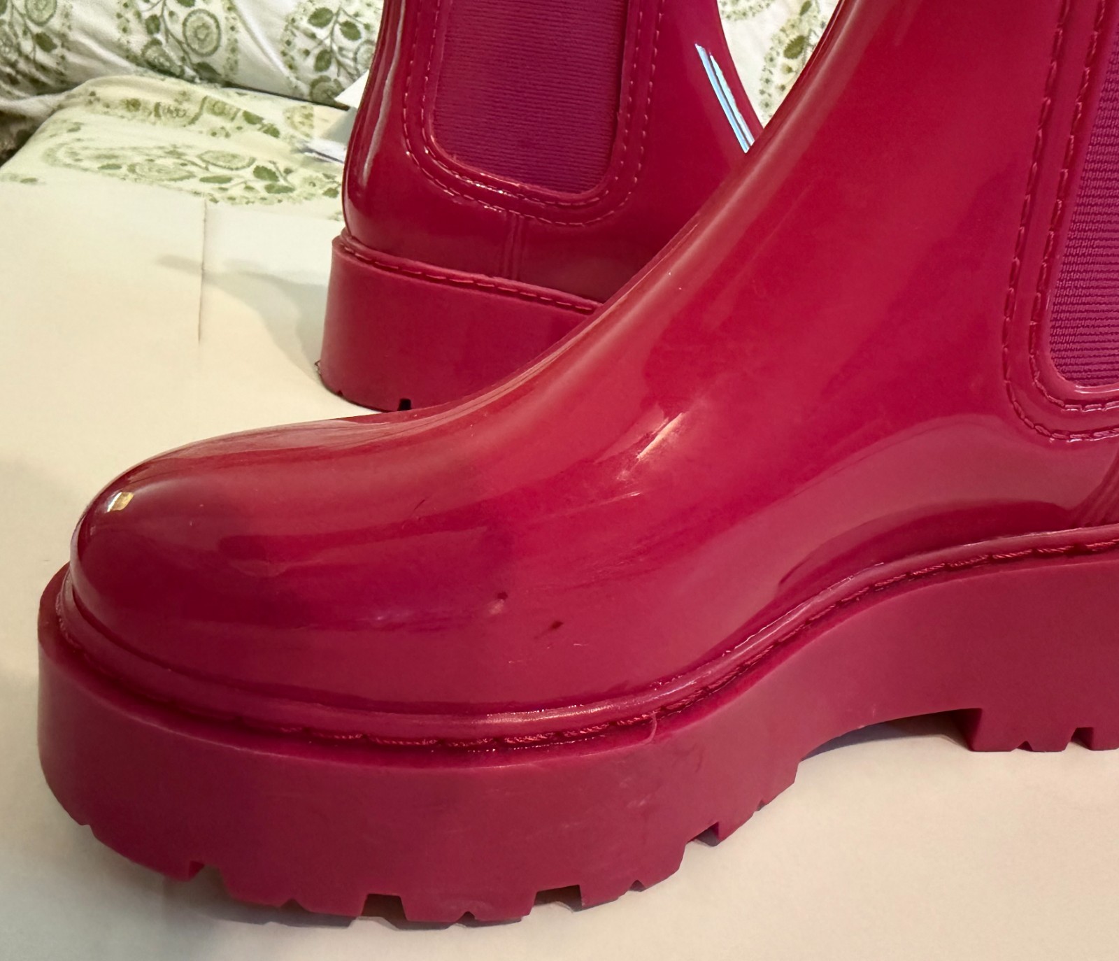 Esos Design fuschia short rubber boots galoshes rain boots size 6 good condition