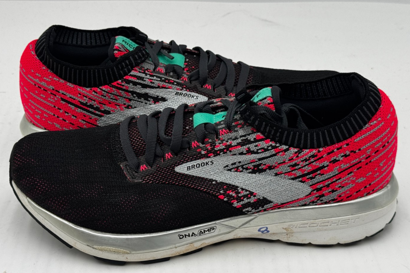 Brooks Ricochet Women’s Sneakers Size 8.5 B Black Athletic Shoes