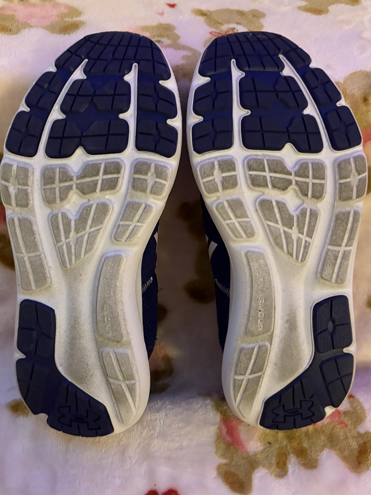 Unisex UNDER ARMOUR Navy Blue Sneakers/White Trim in Size 8.5 made in Indonesia!