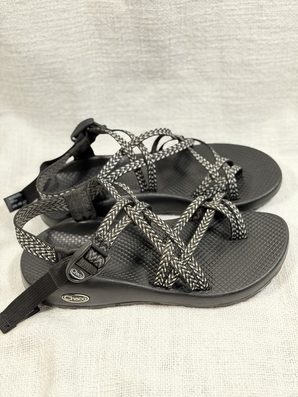 Chaco ZX/2 Classic Womens 9 Black White Toe Loop Sandals J106266 Excellent