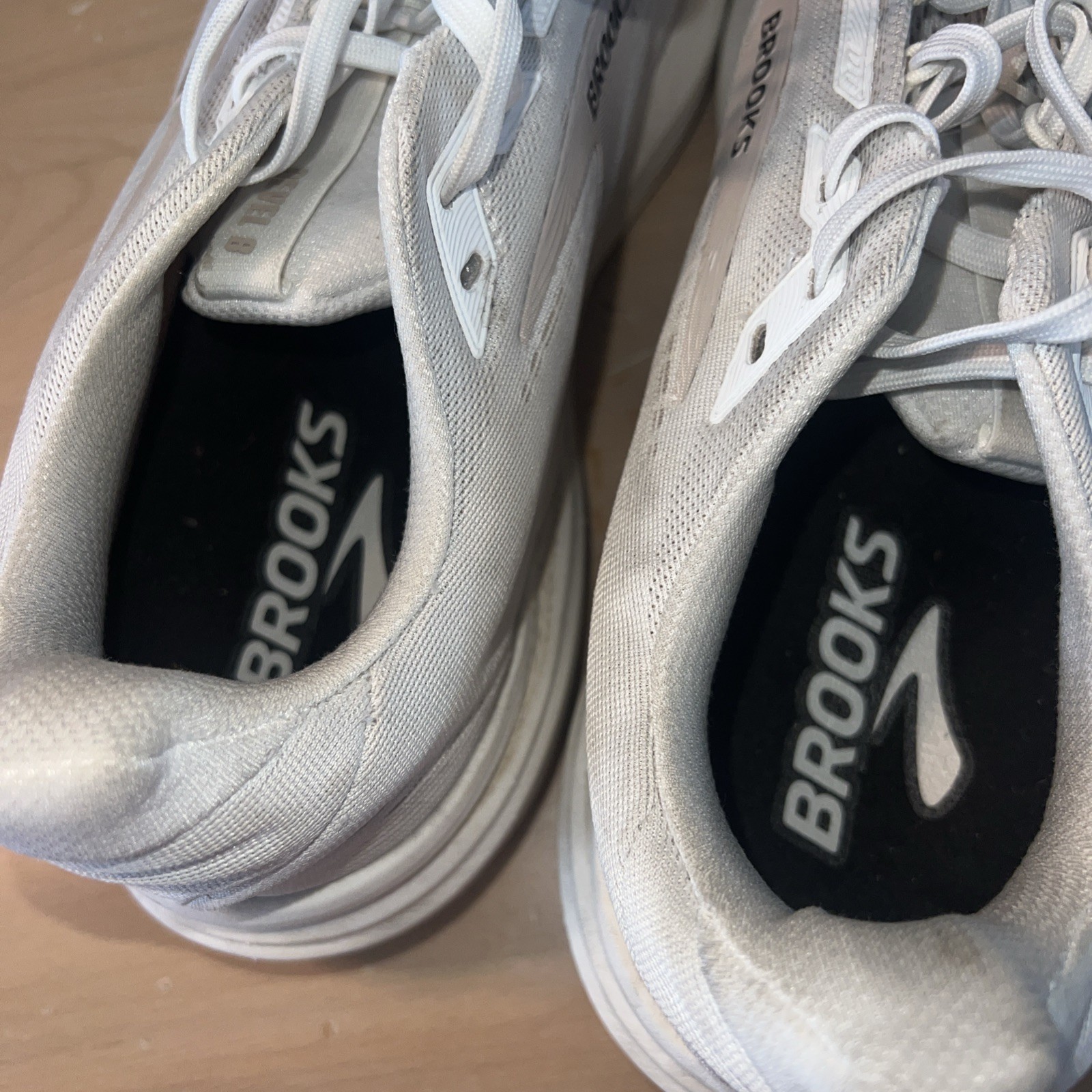 Brooks Revel 8 Women’s 12 Wide White Running Shoe Sneakers