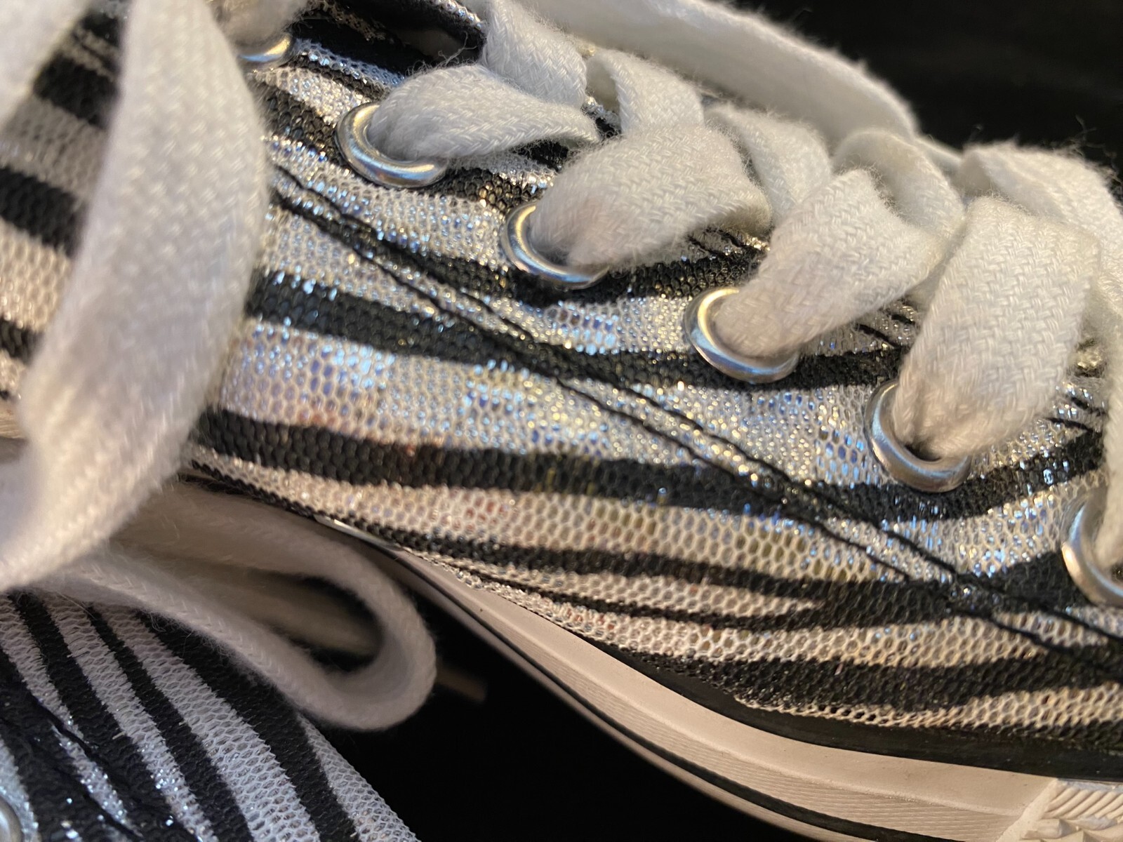 GOTTA FLURT Zebra GLITTER Stripe Sneakers 8M
