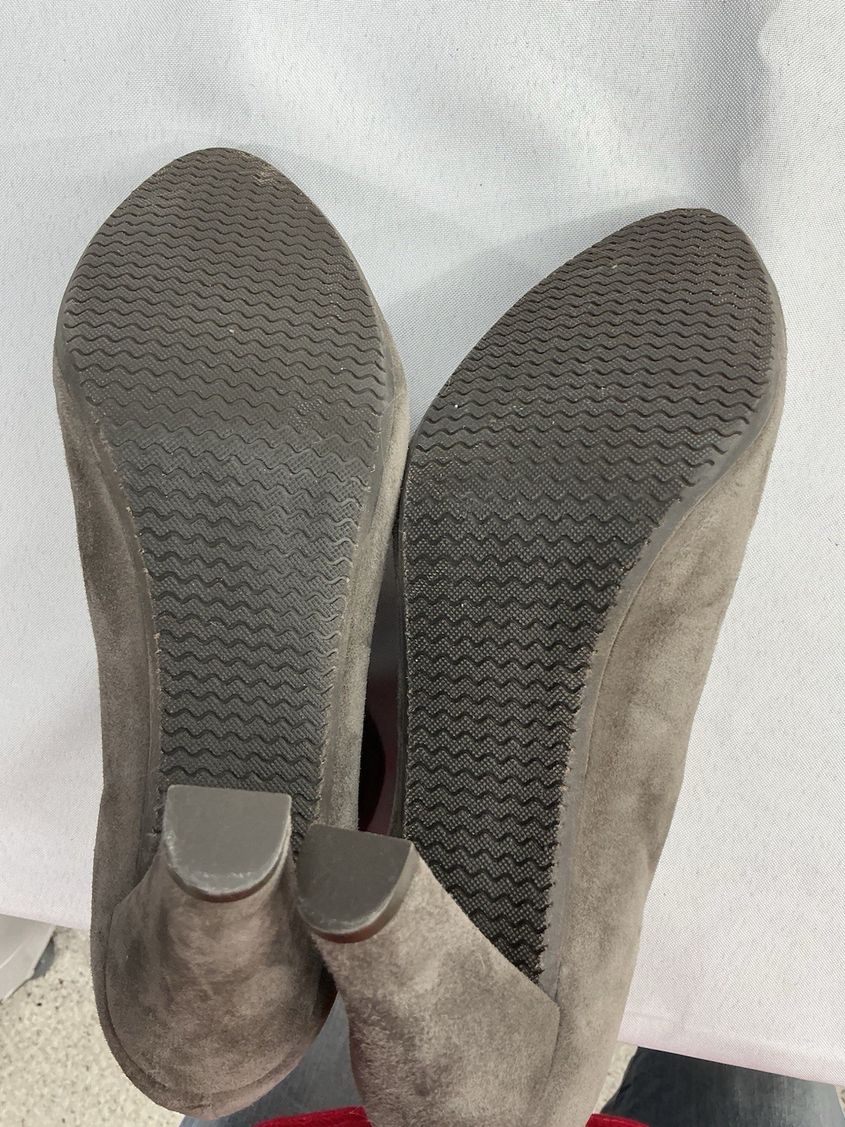 Womans Carvela Comfort Bootie Pull On 8.5/9 Brownish Gray V Front Stacked Heel