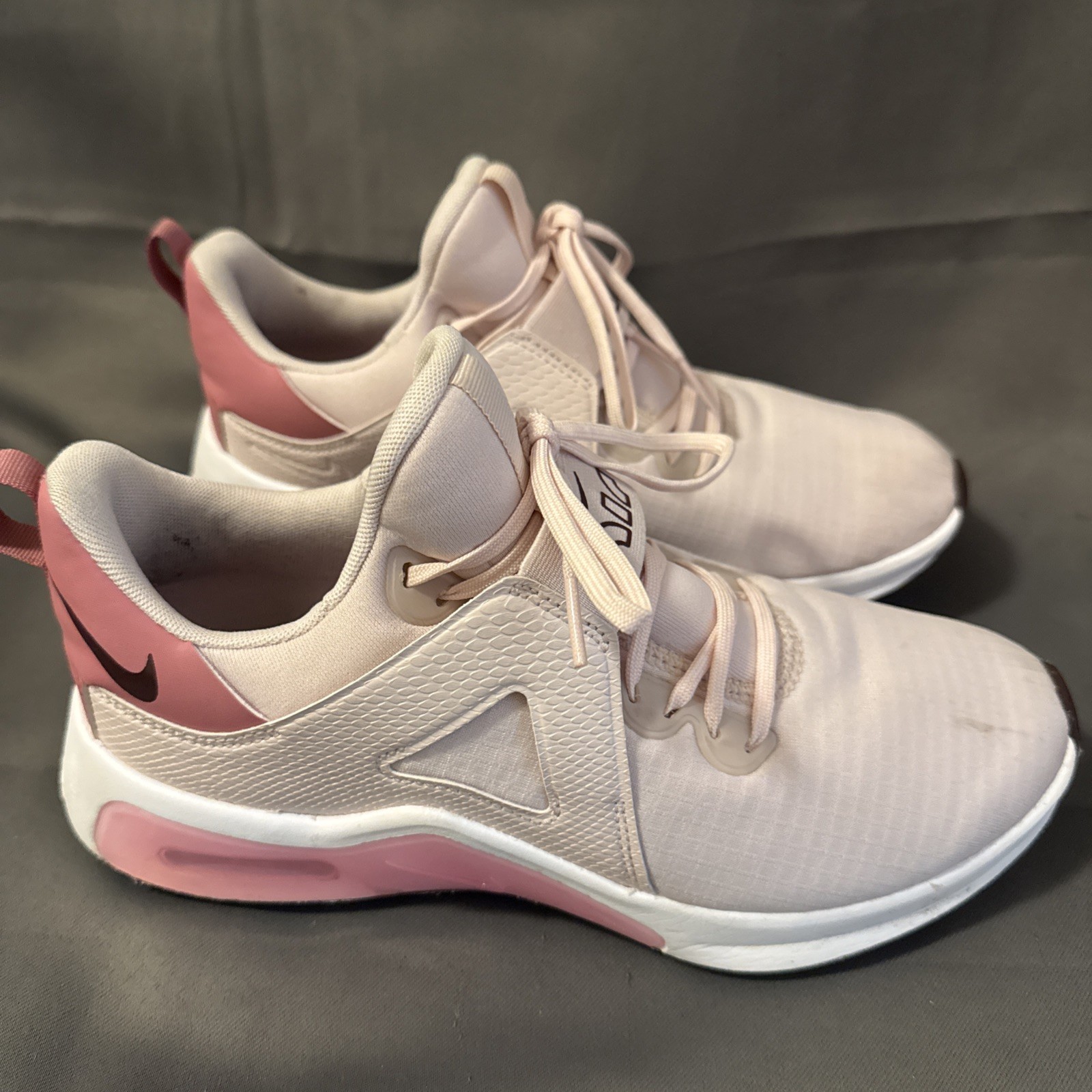 Size 8- Nike Air Max Bella TR 5 Premium Barely Rose Womens DD9285-601 Good Con