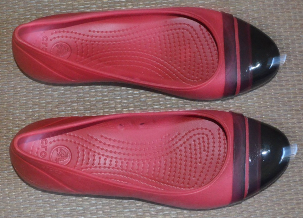Crocs 12300 Cap Toe Slip On Ballet Flats Red Black Pointed Toe Sz 7