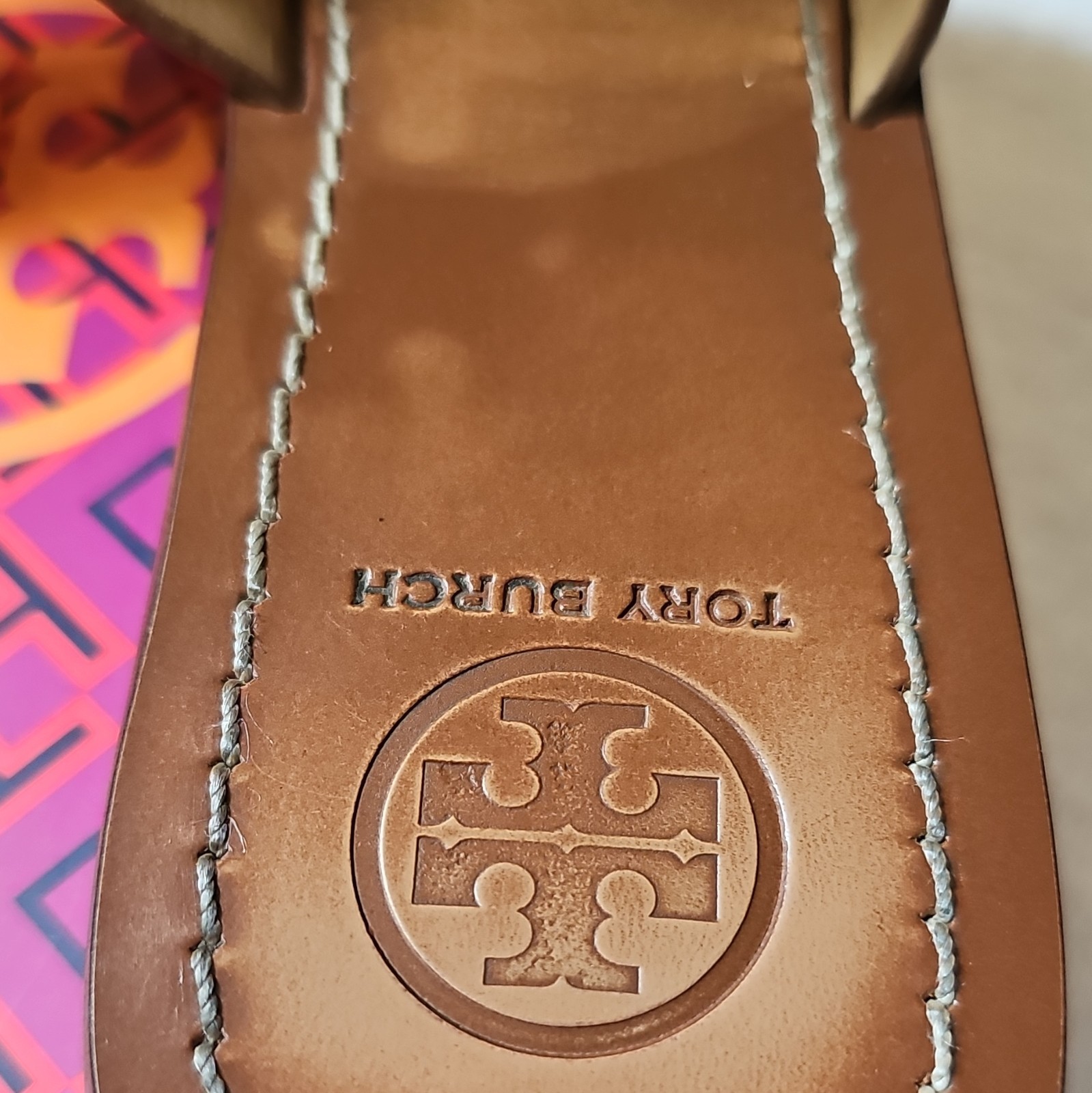 Tory Burch Flat Thong Sandals Tan Tumbled Leather Logo Strap Women US 7.5