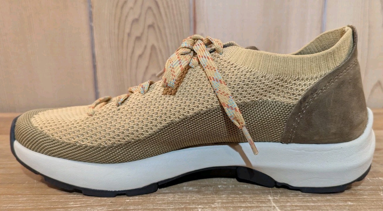 Danner Women’s Caprine Low Summer Wheat Size 10 Hiking Trail Shoes