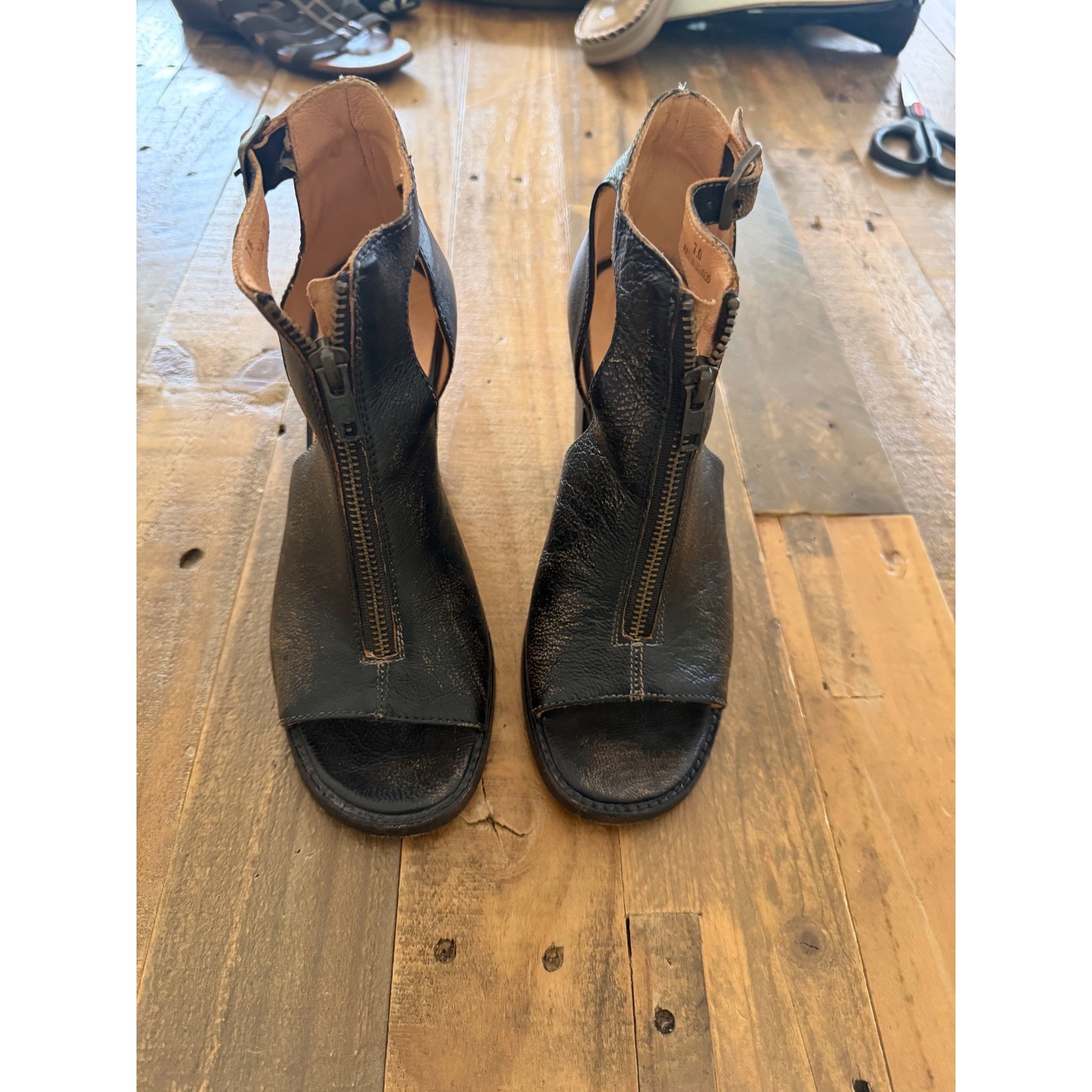 Bed Stu Black Leather Distressed Zip Front Open Toe Block Heel Sandals Womens 7