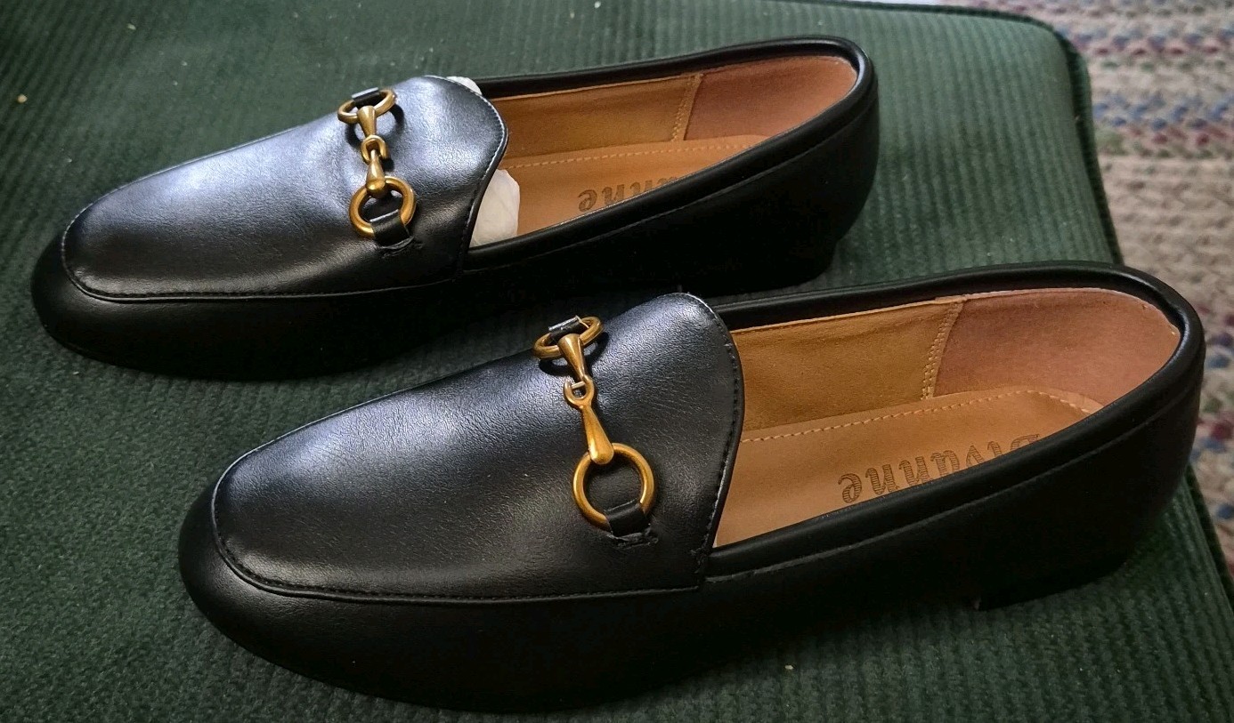 Divanne Women’s Black Loafer Flats with Gold Chain New Size 7