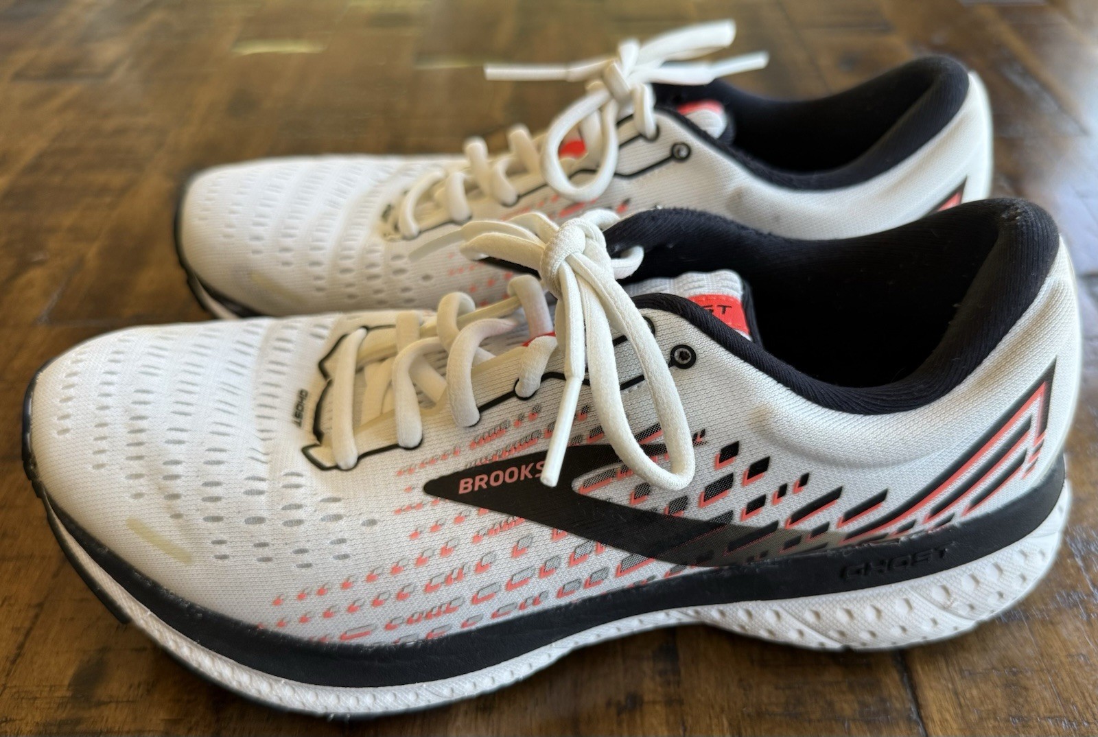 Brooks Ghost Women’s Size 9 B Running Shoes White Salmon Pink Gray 1203381B192