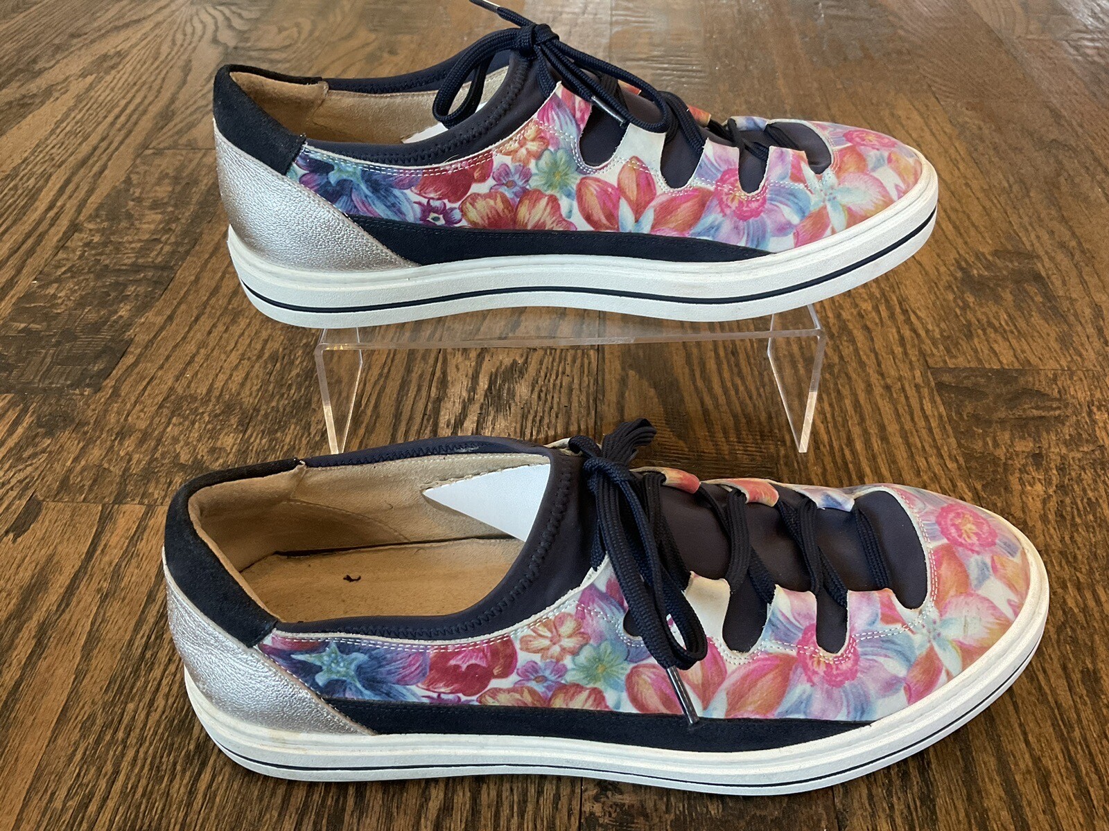 Vaneli Sport Floral Lace Up Lether/Fabric Sneakers Women’s Us Size 11 M