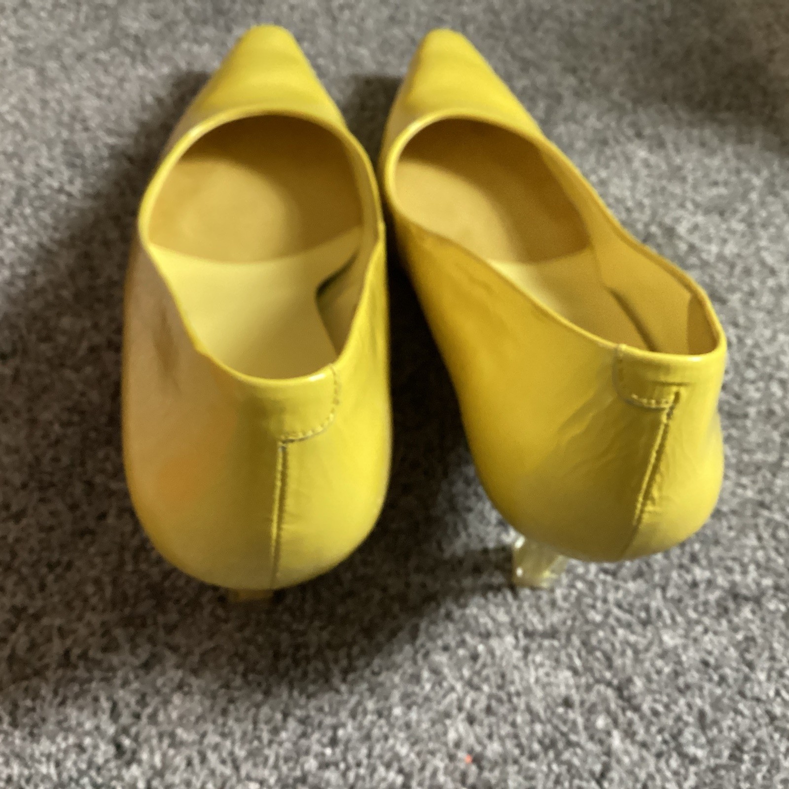 Van Eli Yellow Wrinkle Patent Leather Pumps 9.5 Narrow Kitten Clear Covered Heel