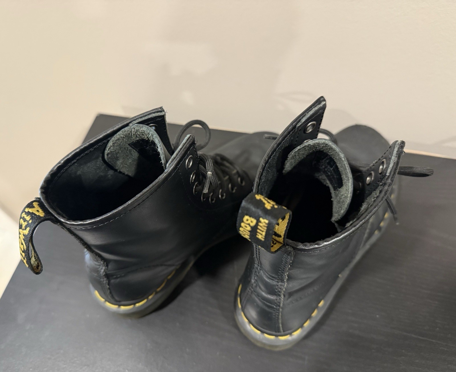 Dr. Martens Women’s Original Smooth Leather Lace Up Boots – Black, Size 7 US