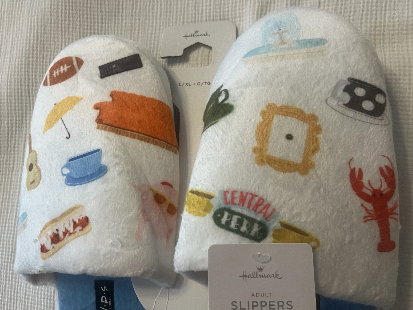 NWT F.R.I.E.N.D.S. TV Show Central Perk Hallmark Adult Slippers L/XL (No Sound)