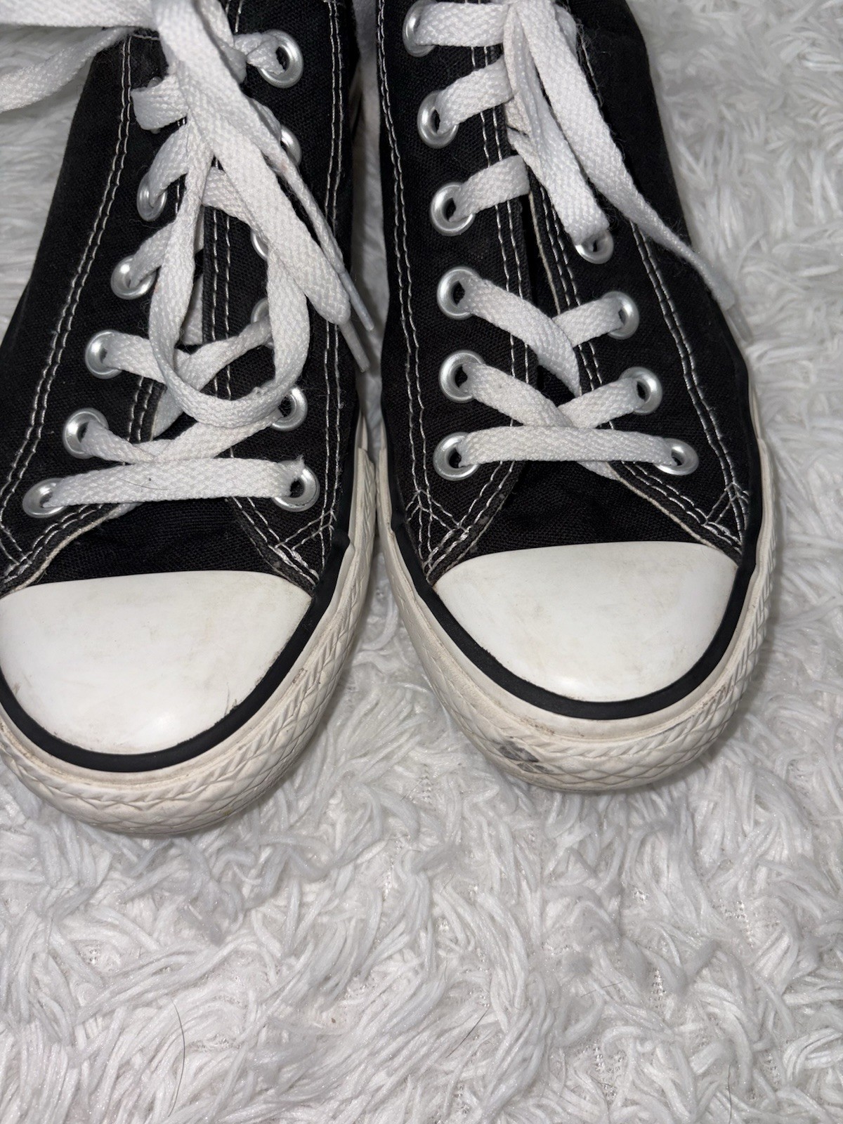Converse All Star Women’s 7 Men’s 5 Classic Black Lace Sneaker.