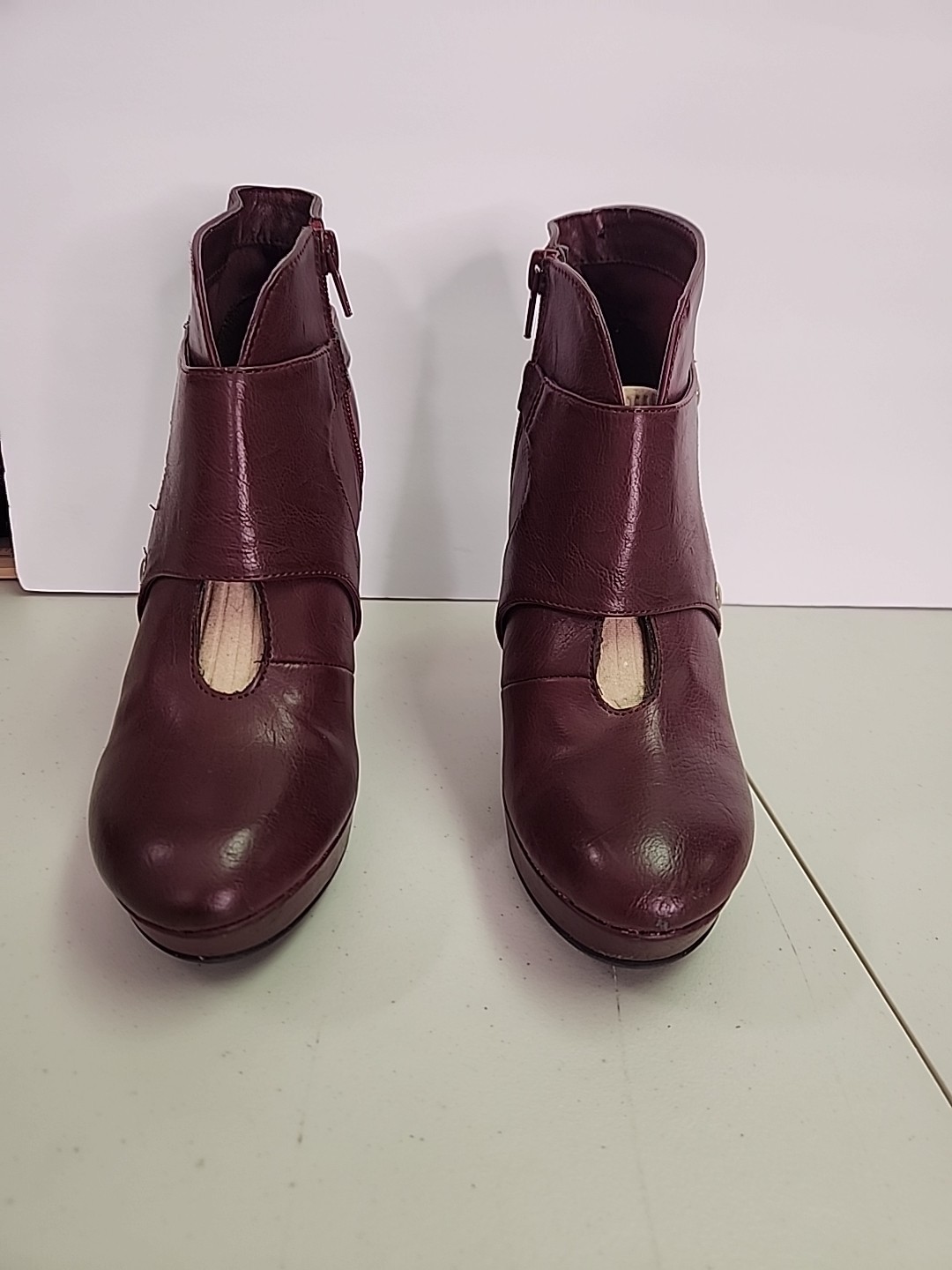 UNLISTED Kenneth Cole Womens 7M BURGUNDY 4.25″ Heel Ankle Boot Sexy Witchy Goth