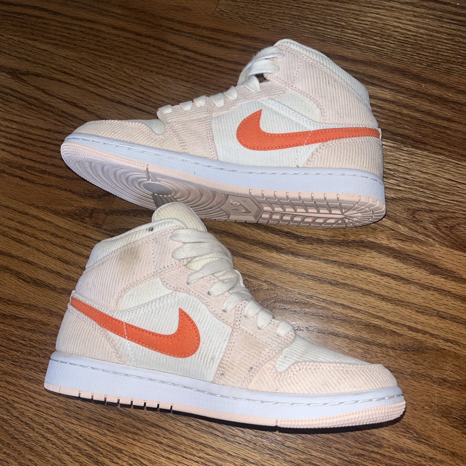 Nike Air Jordan 1 Mid SE Corduroy Sail Orange Quartz Size 7 Women’s