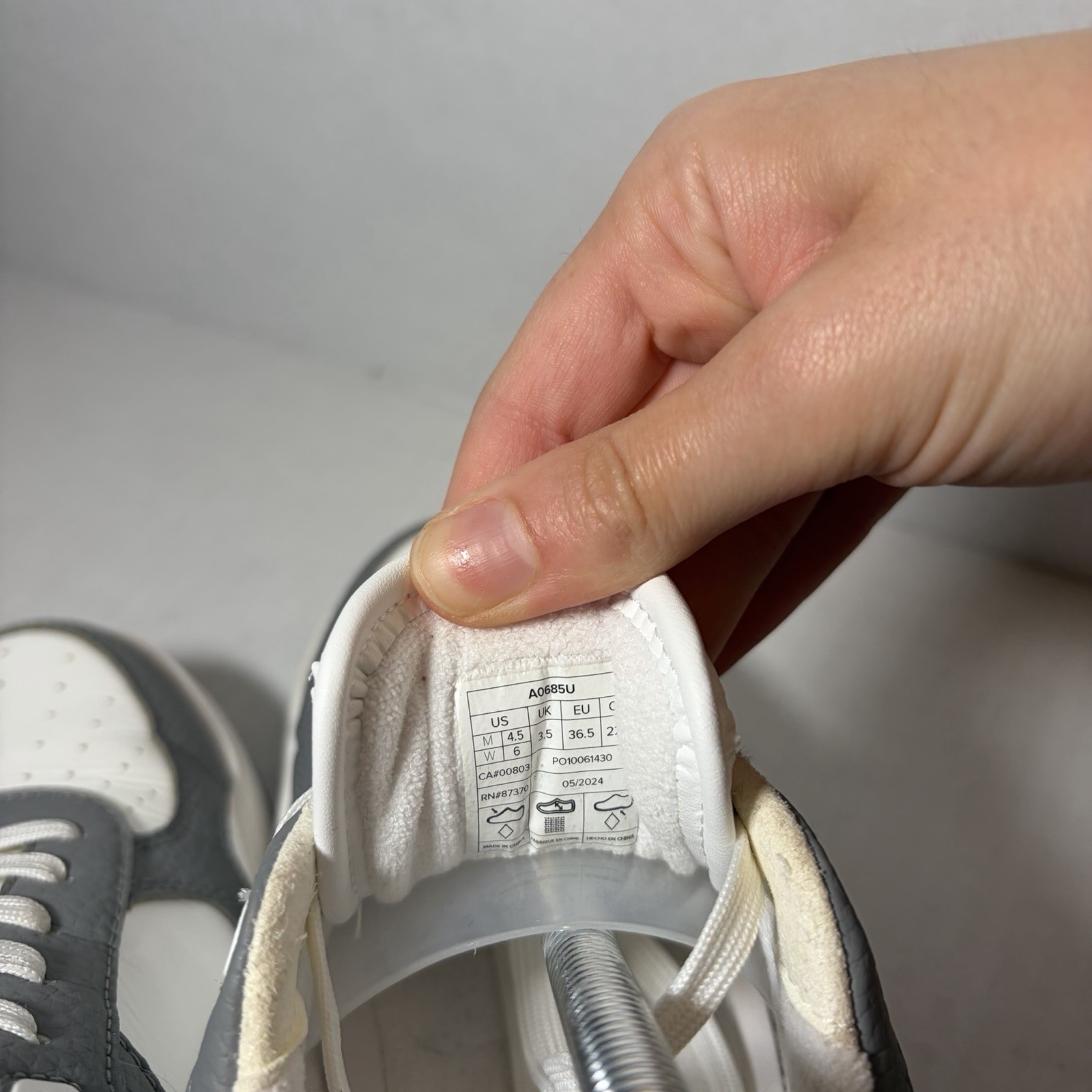 Alo Yoga Recovery Mode Sneaker Grey White Leather Women’s Size 6