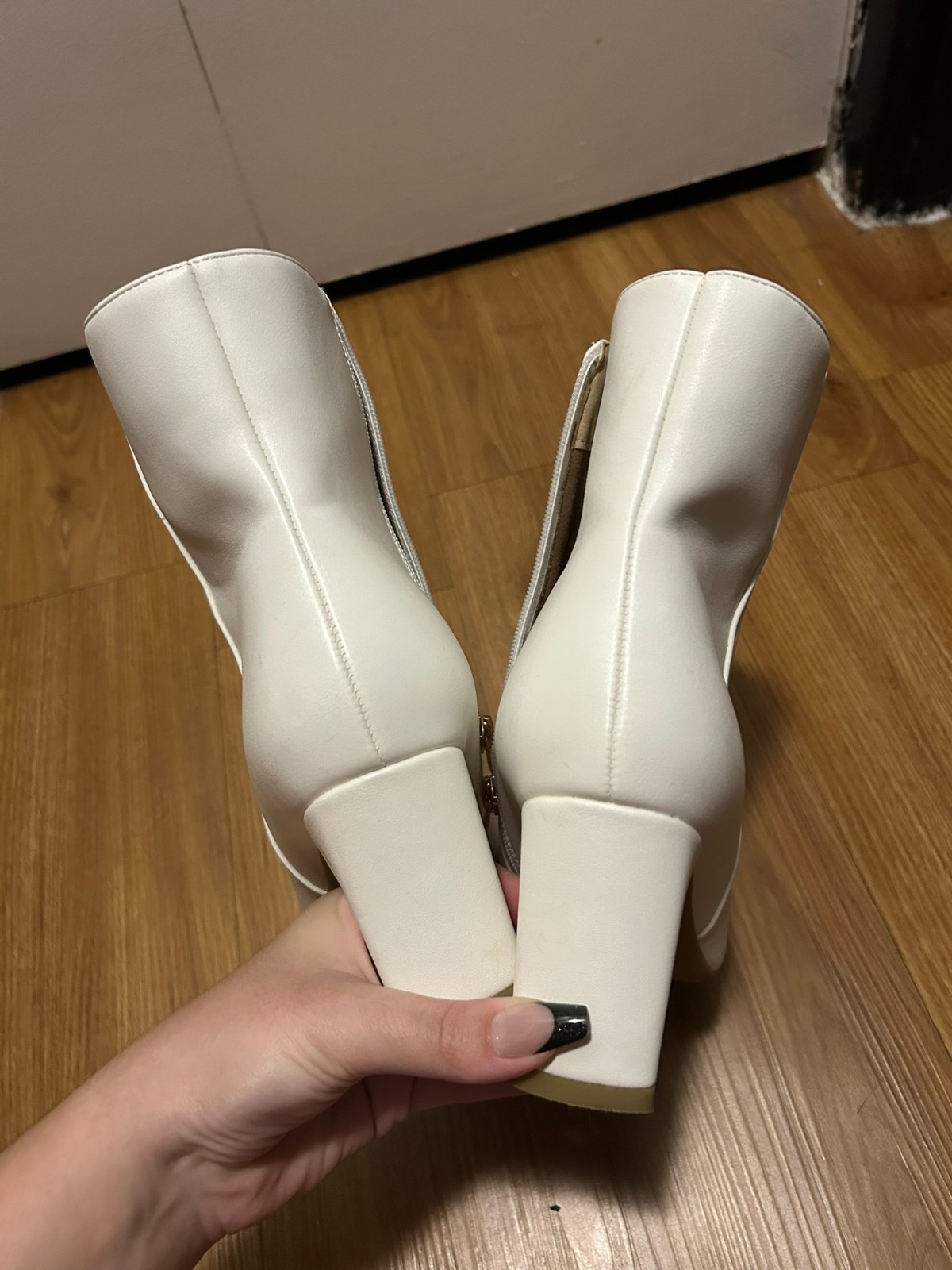 Womens White Faux Leather Ankle Boots Size 9.5 BARELY WORN