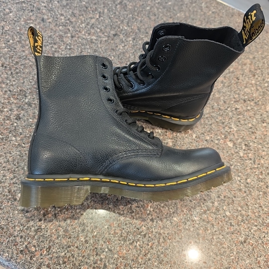 Dr. Martens Pascal 1460 Black Soft Pebbled Leather Boots Wmns Sz US 7 New Combat