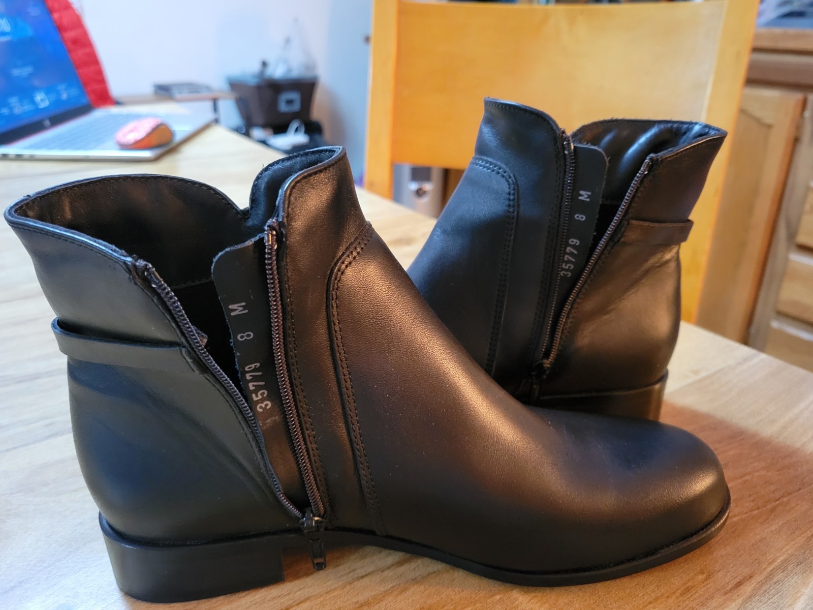 NWOB Black Waterproof Italian Leather Fashion Ankle Boot By La Canadienne sz 8