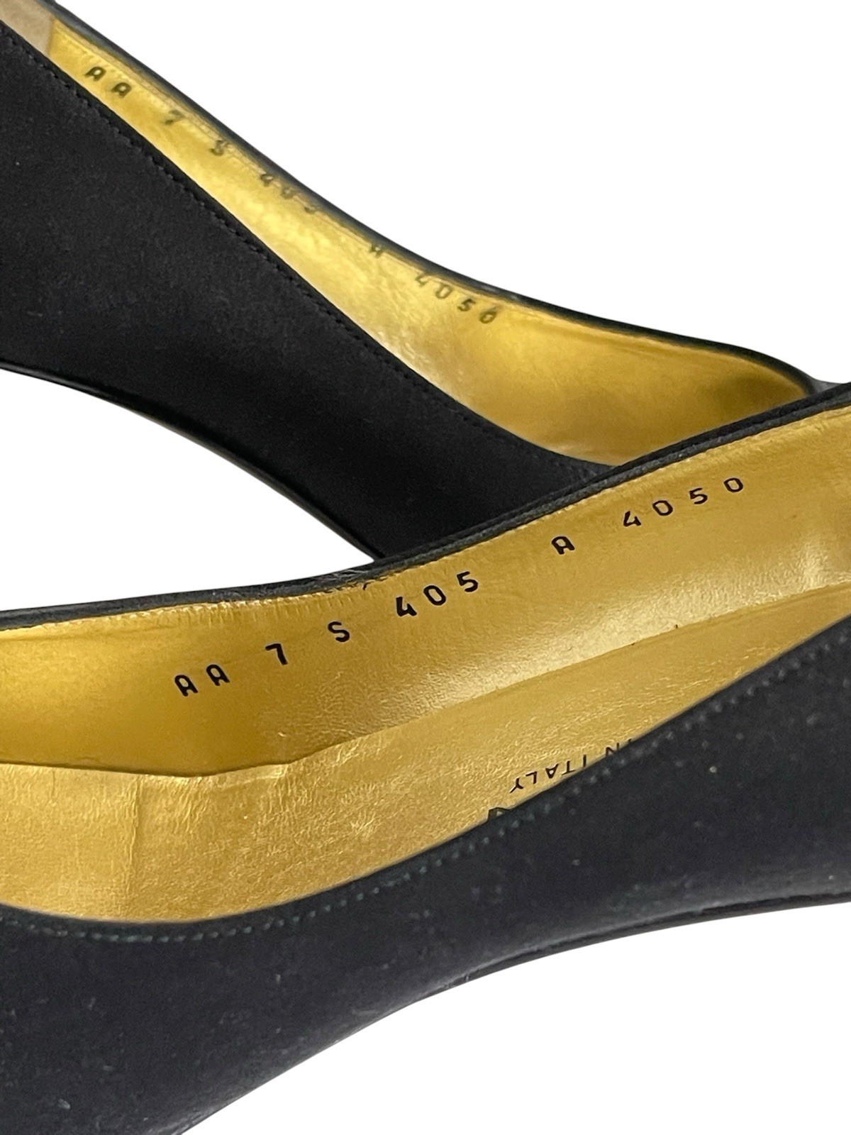 St. John Shoes Woman’s Heels Black Fabric Size 7 Made in Italy Pointed Toe