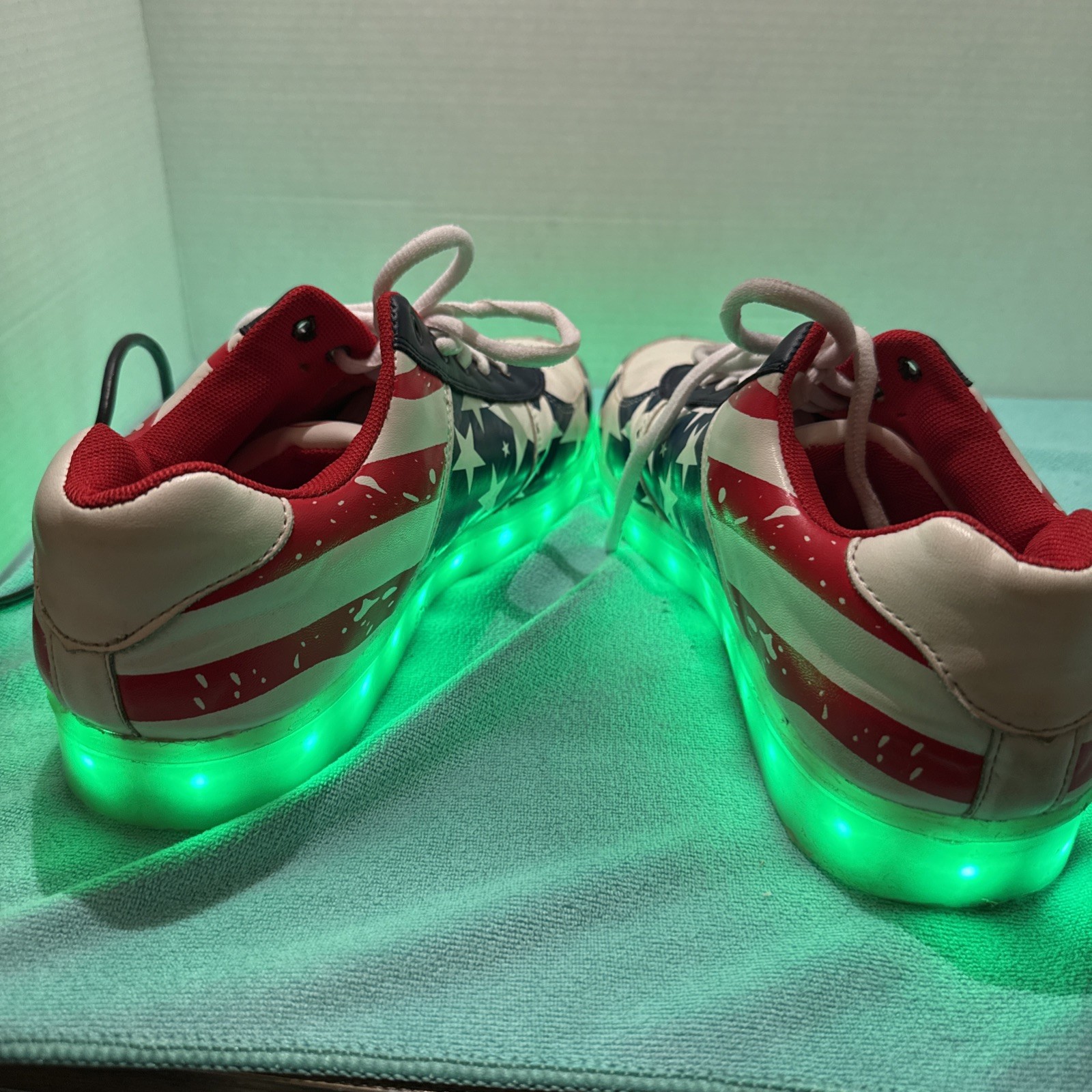 uruoi Light Up Shoes USA American Flag LED Sneakers Size 9.5 Comes w/Charger